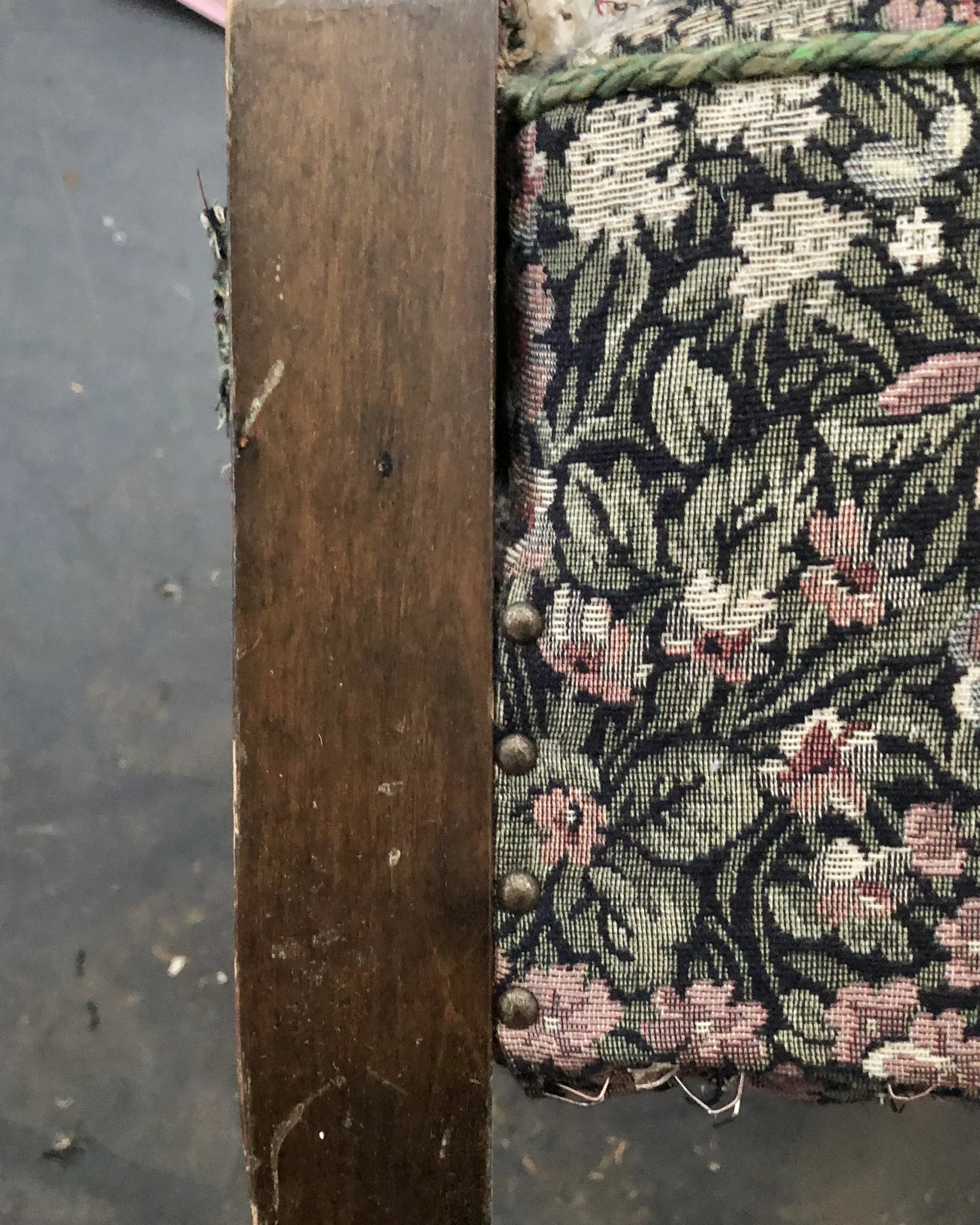 Fåtölj innan renovering.