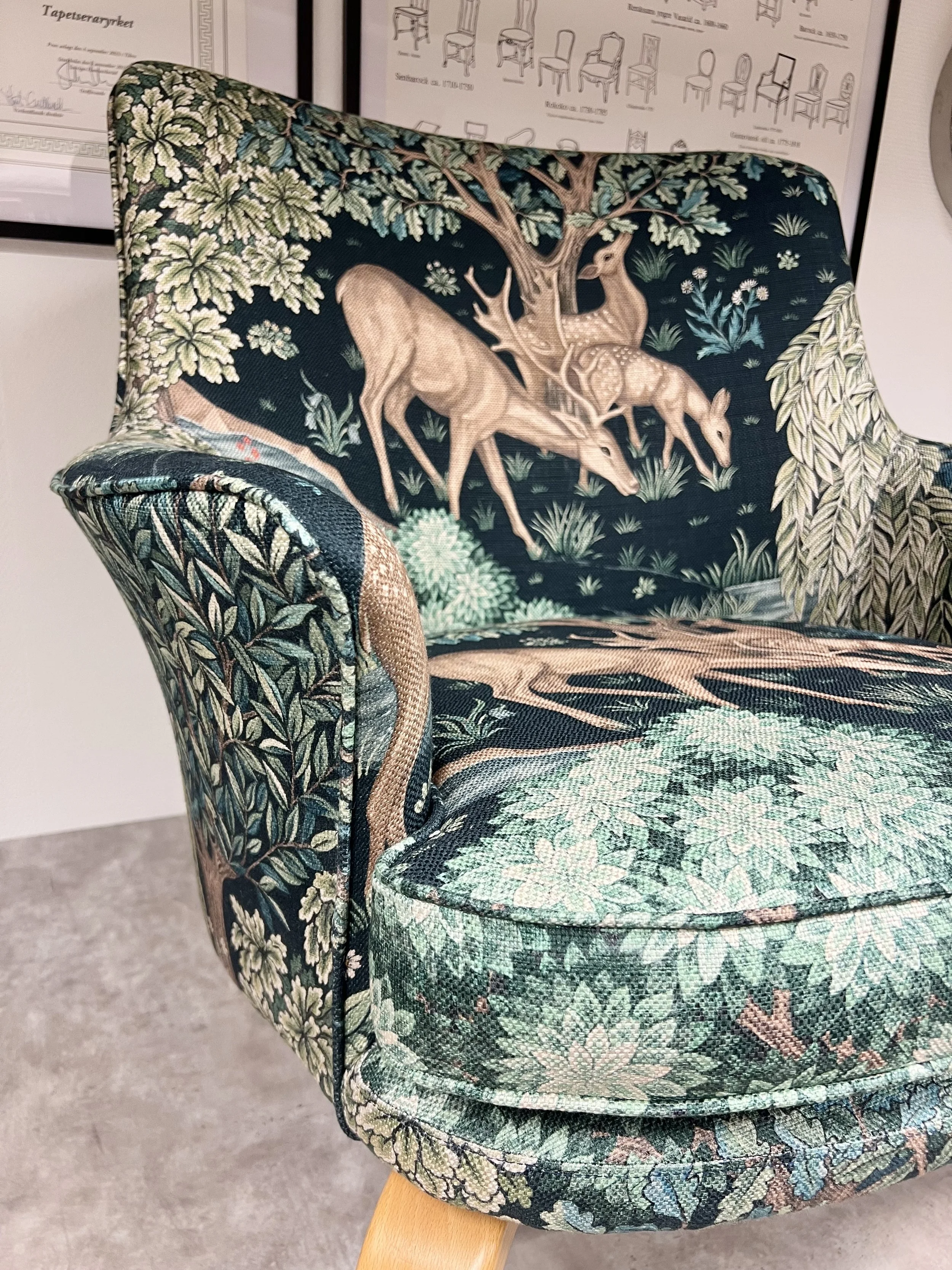 Pilotfåtölj, Arne Norell, klädd i The Brook, William Morris. Ny modern stoppning på hela stommen