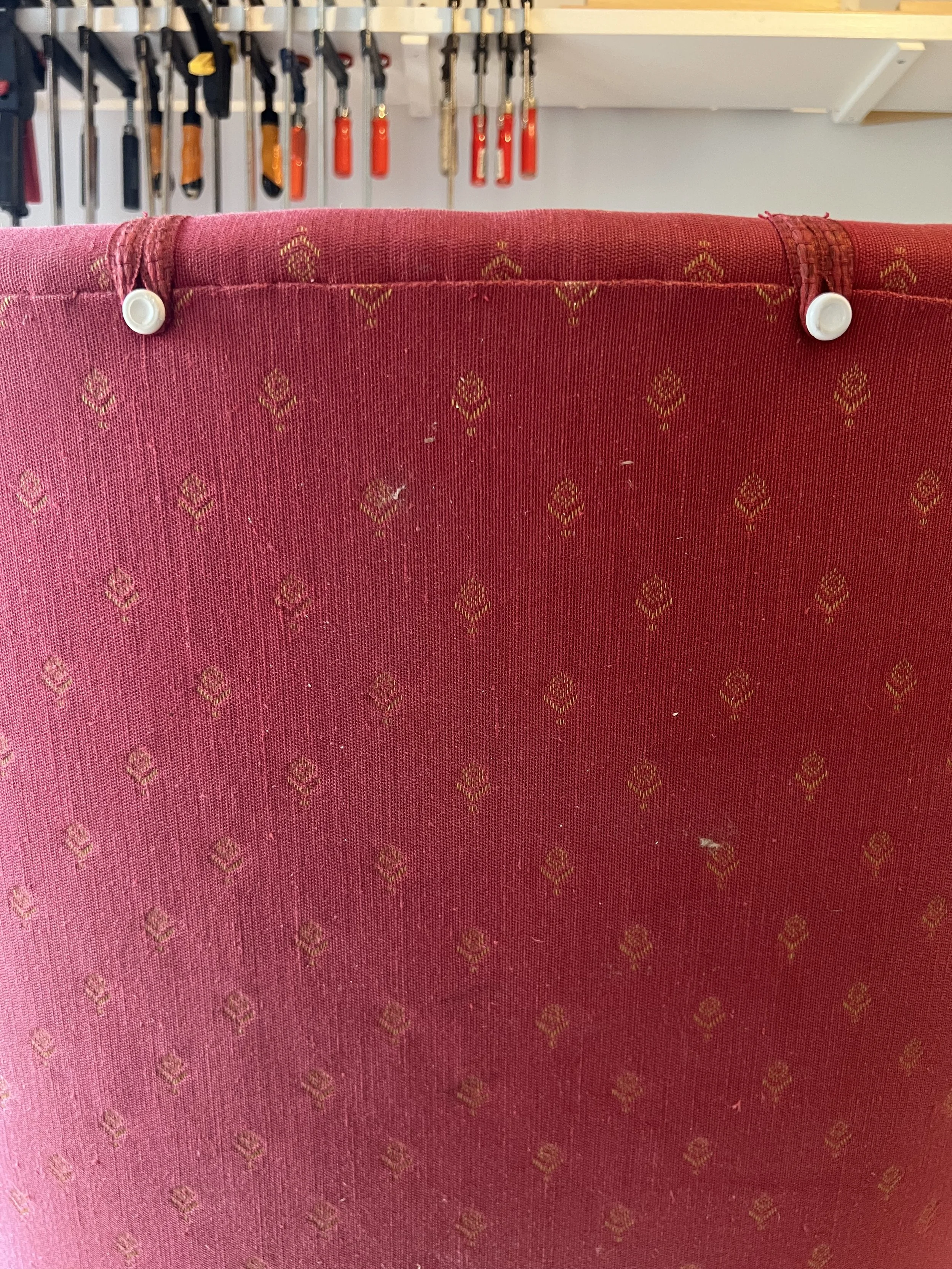 INNAN; Plastfästen till nackkudden