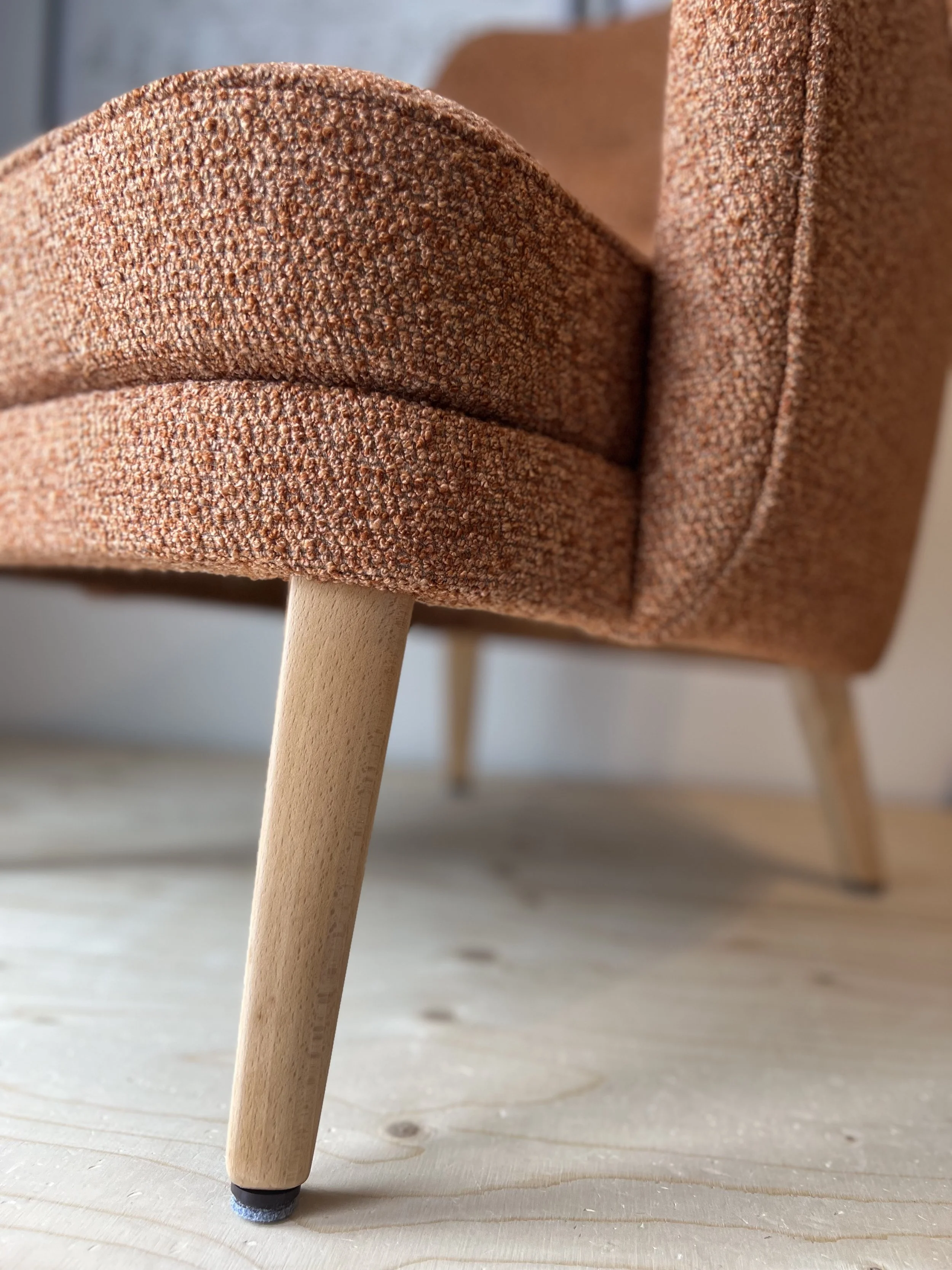 Slipade och omlackade ben