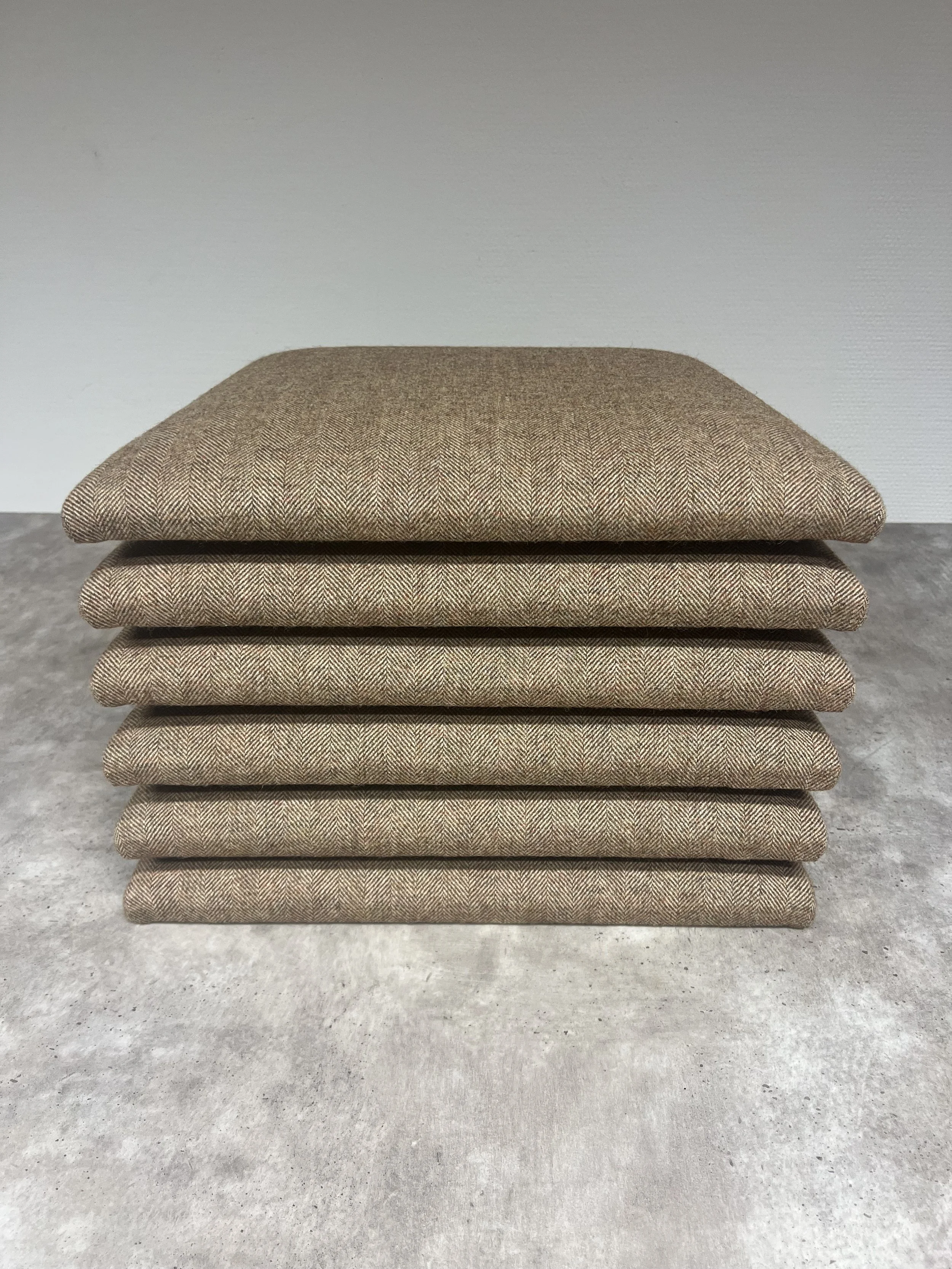 Sex stolssitsar som klätts i Unst, Linwood. Och ny stoppning