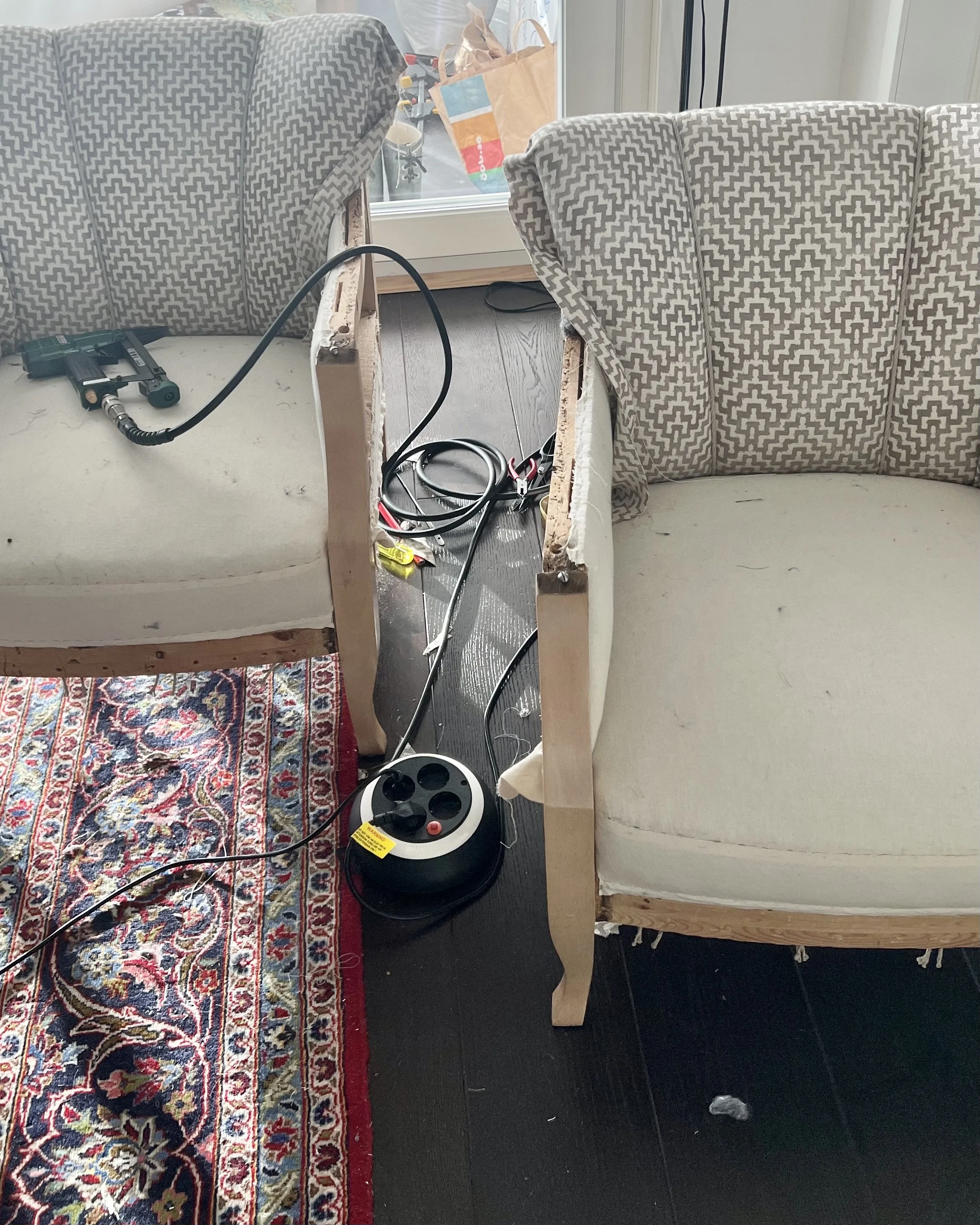 Parallellt klädselarbete.