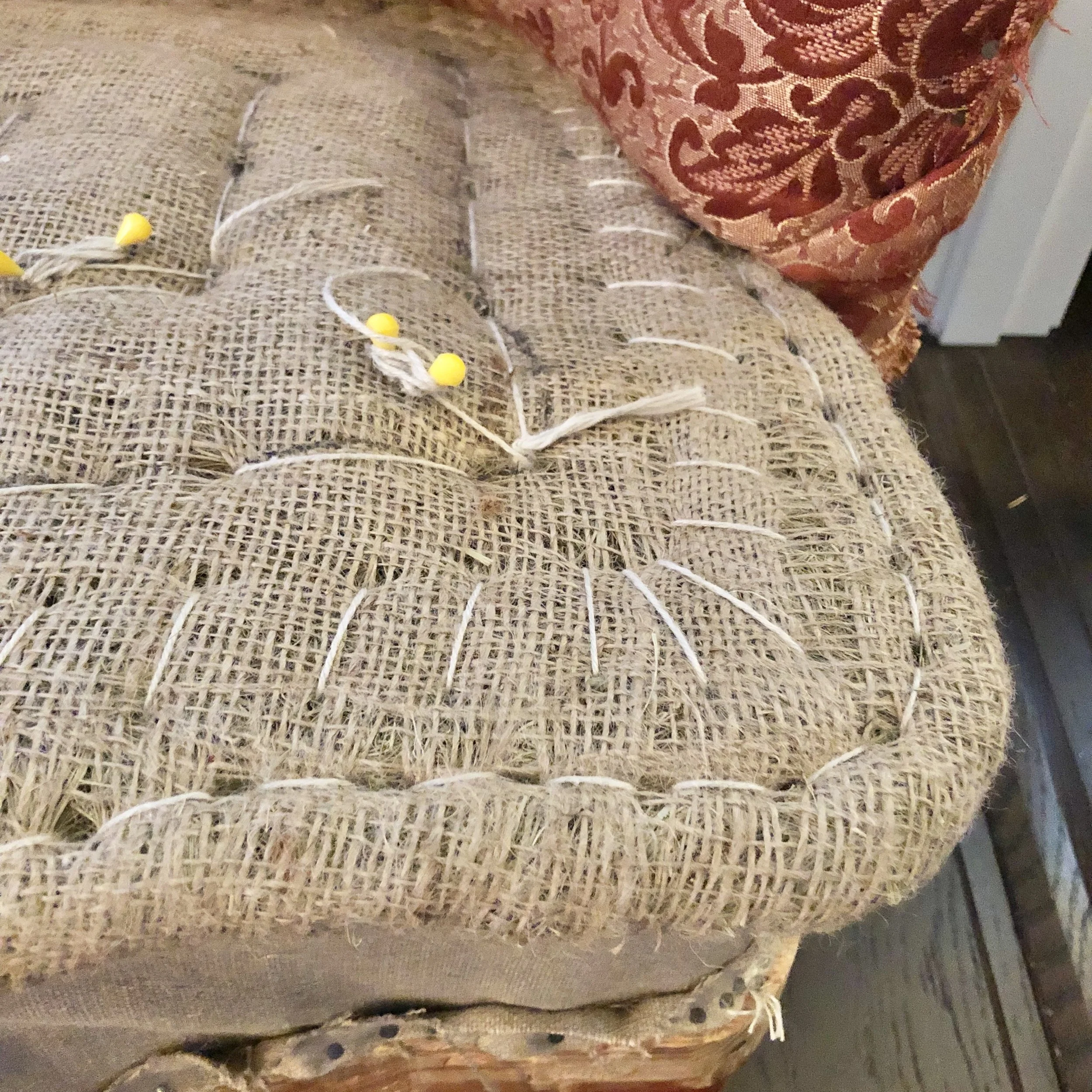 Genomdrag samt sneda- och raka knutstick.