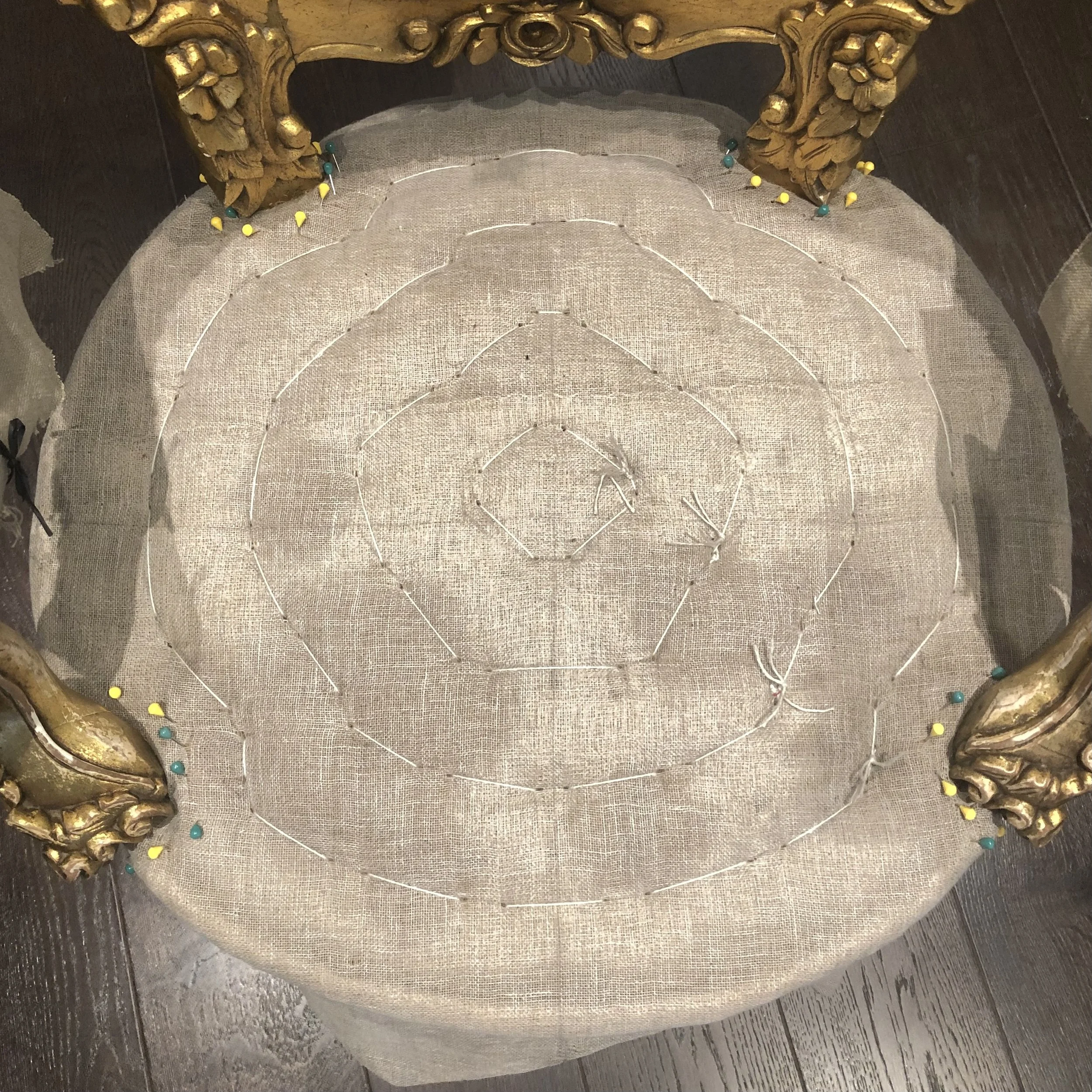 Grundstoppning och genomdrag på sits.