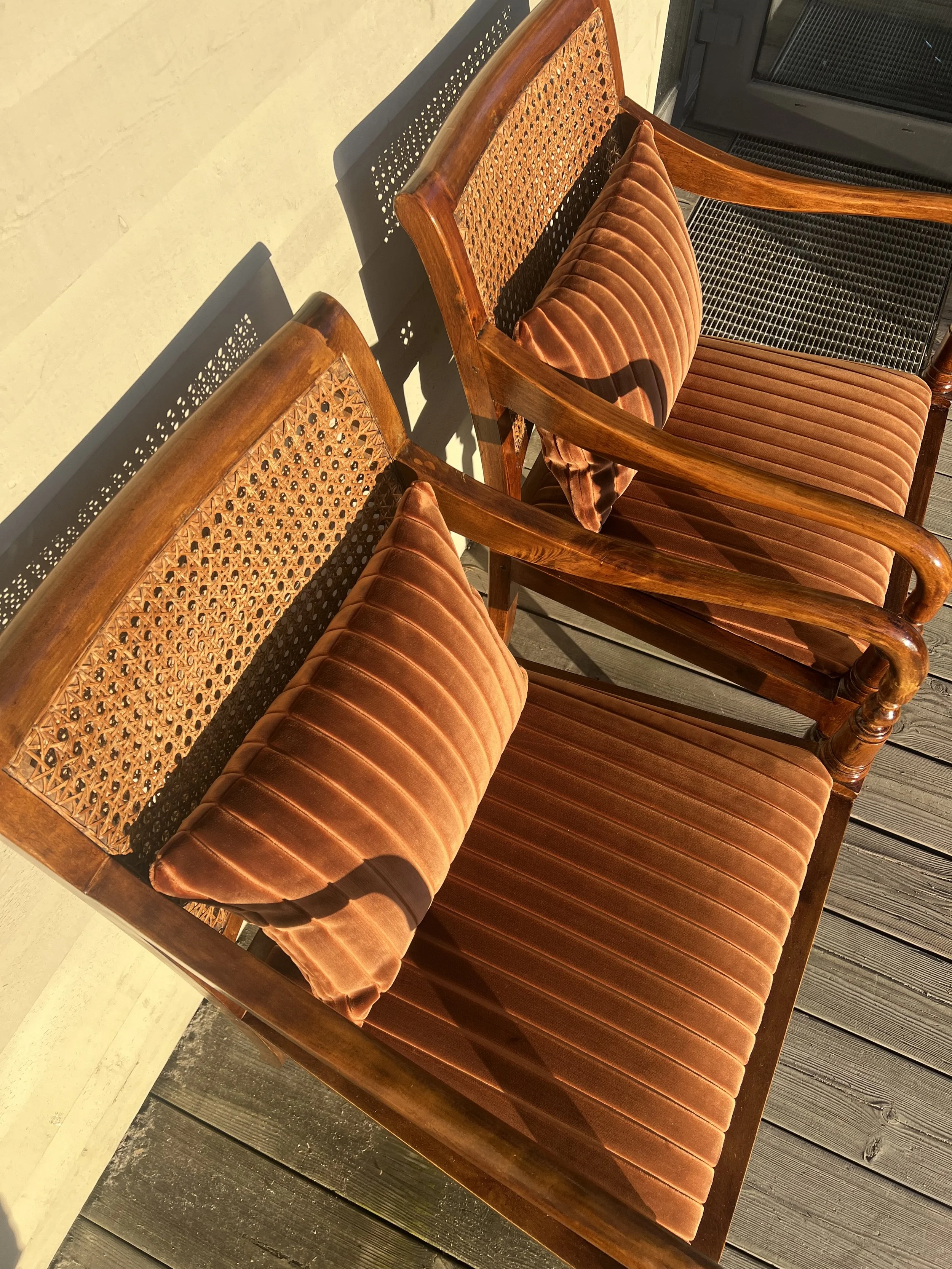 Nya kuddar. Tvättat och polerat trä