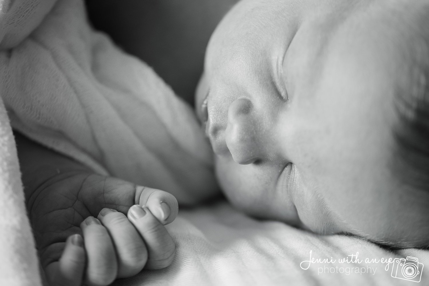 Newborn+Session,+JENNI+WITH+AN+EYE+PHOTO (1).jpeg