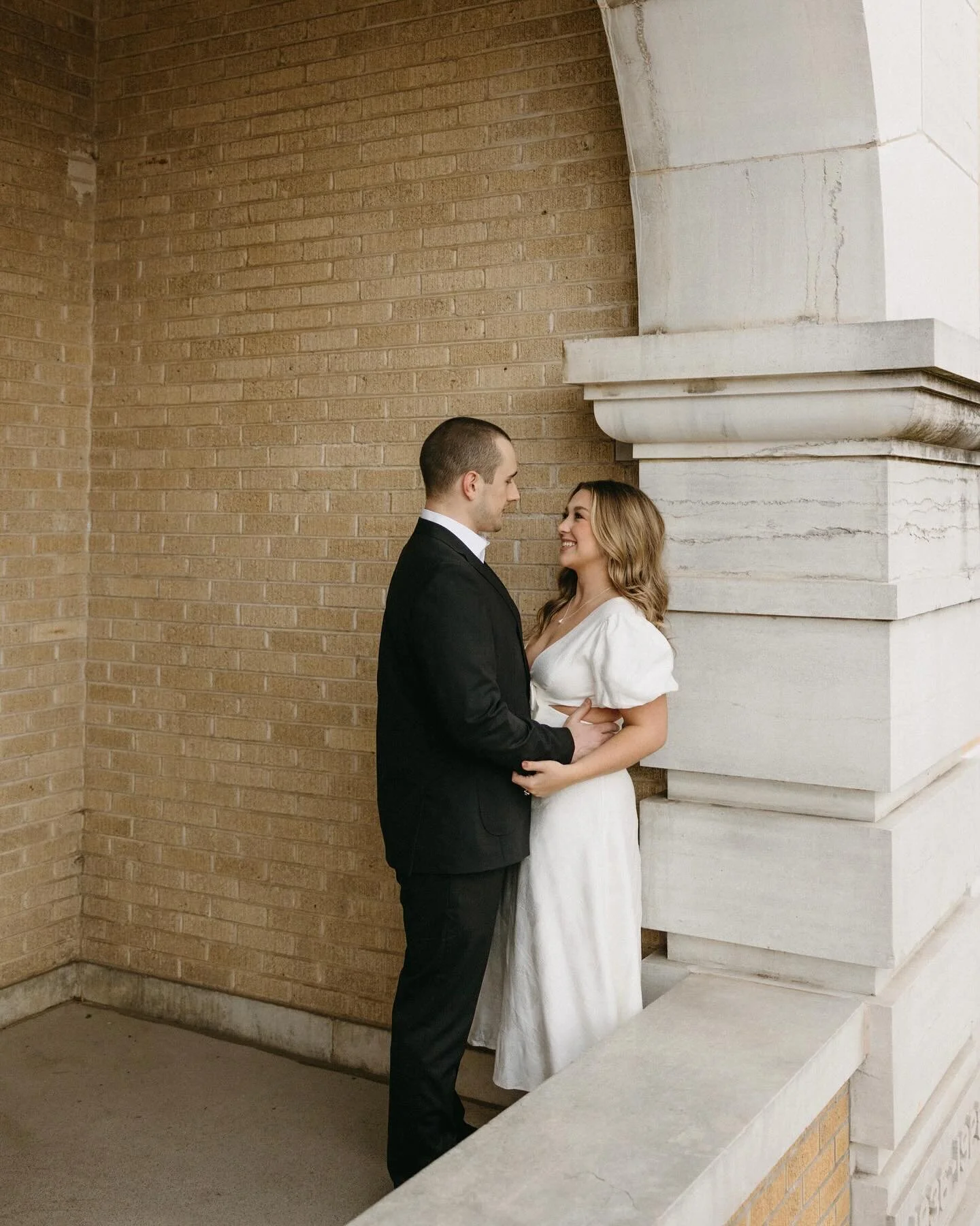 From Kristen &amp; Jack&rsquo;s cutie downtown engagement session🤍🕊️✨

#arkansasphotographer #arkansasbride #arkansasweddingphotographer #nwaphotographer #bentonvillearkansas