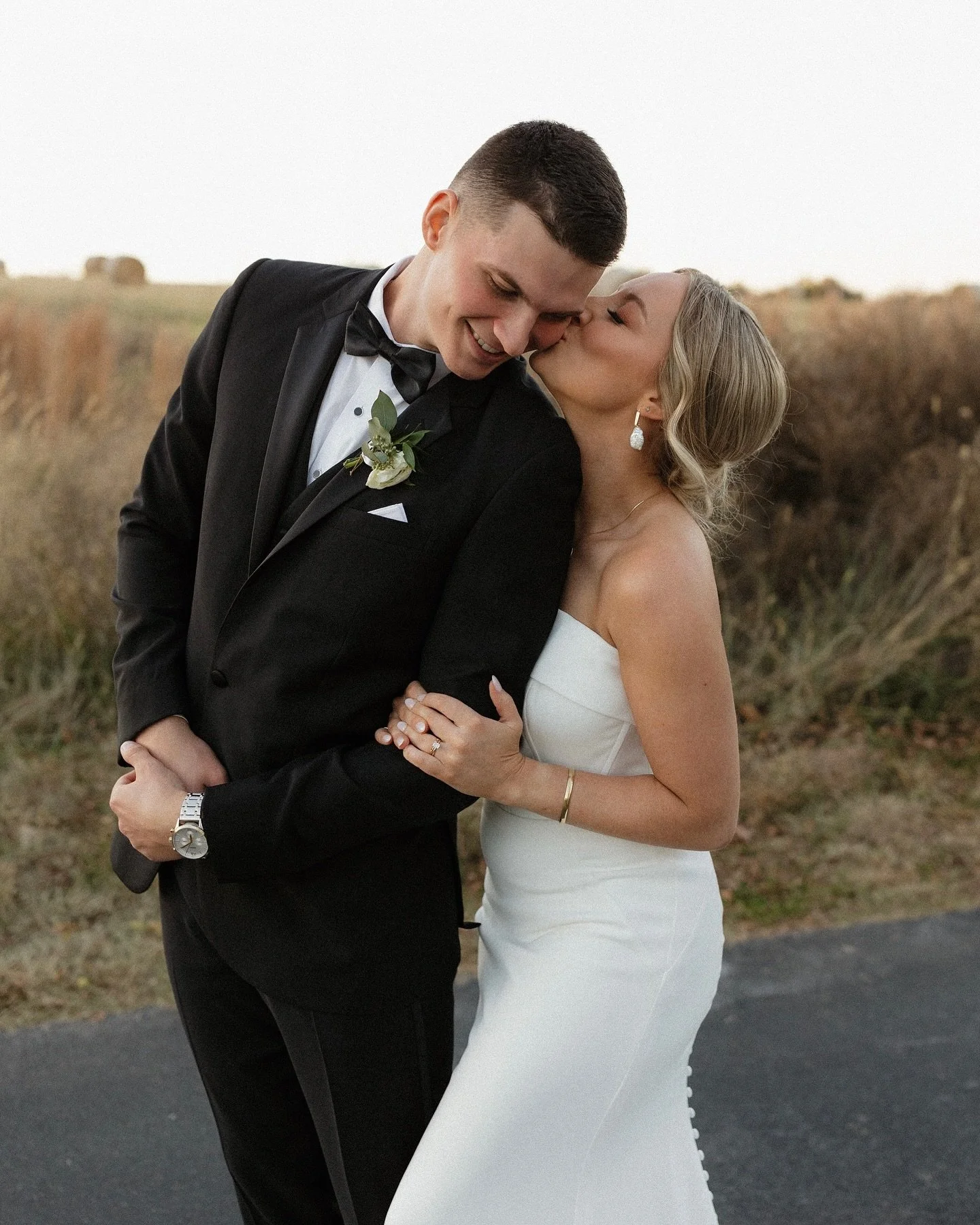 More sunset portraits please!!!💖💫

Second for @juliastroudphoto 

#arkansasweddingphotographer #nwaphotographer #nwaweddingphotographer #northwestarkansasphotographer