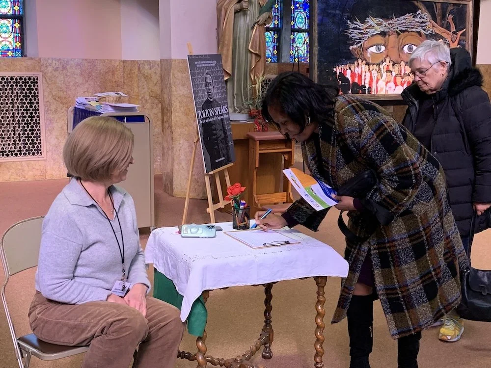 Former City of Chicago 4th Ward Alderwoman Sophia King signs in for the event.