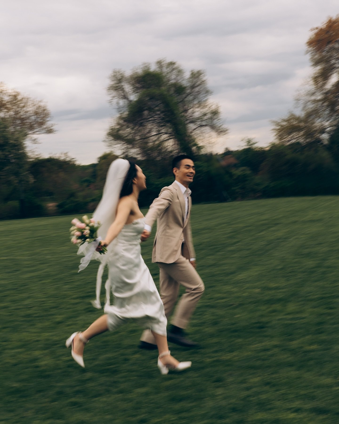Eloping doesn&rsquo;t mean skipping the story&mdash;it means telling it your way✨🎞️ A cinematic take on a quiet, meaningful day

#bostonweddingphotographer #bostonweddingphotography #elopmentphotographer #cinematic