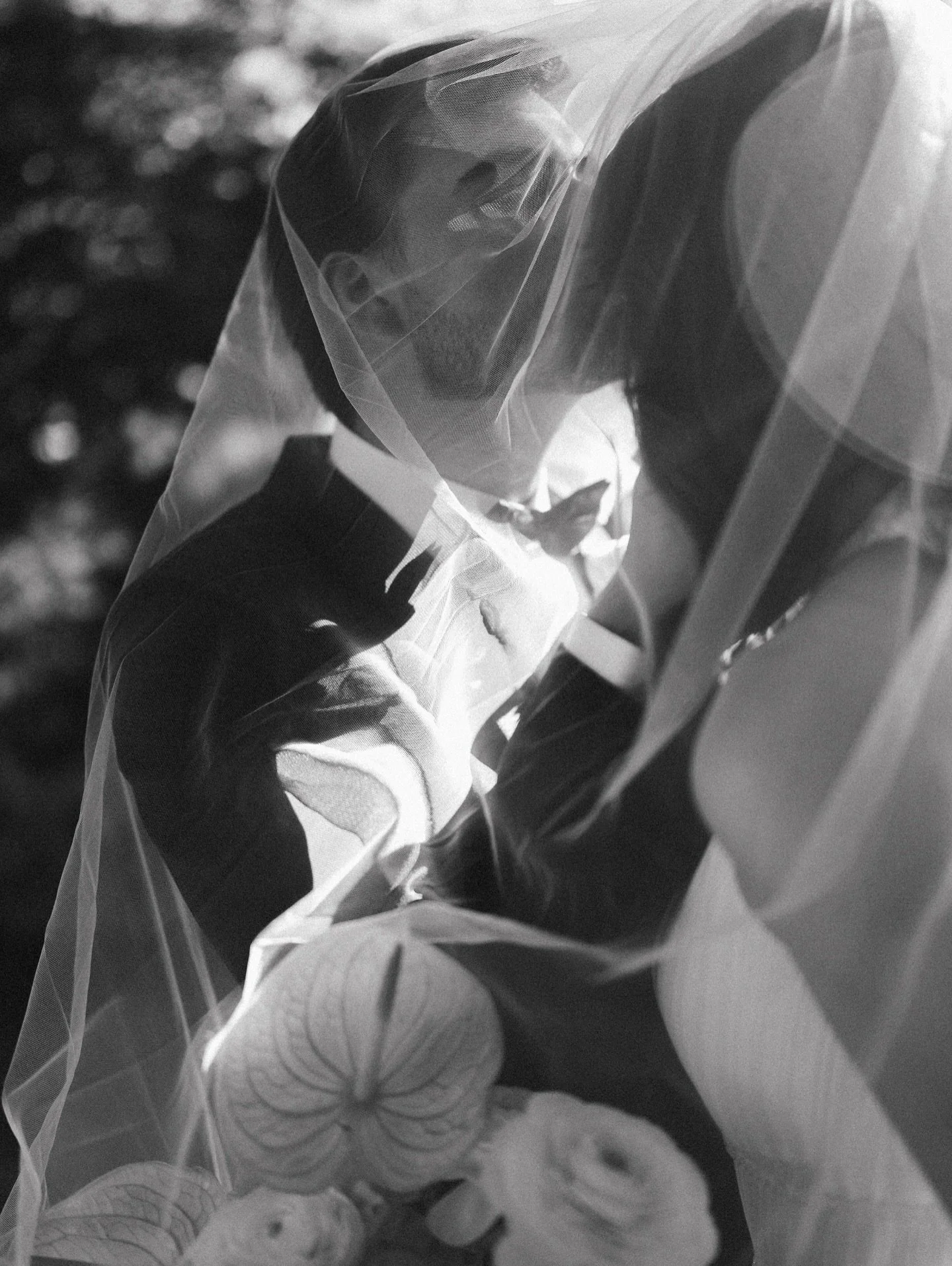 Golden hours, endless chase ✨

-
Venue: @glenmagnafarms @paige_tangorraweddingplanning 
Florist: @illumefloral 
HMUA: @fei_xu_beauty_studio 

-

#weddingphotography #cinematic #cinematicphotography #bostonweddingphotographer #bostonweddings