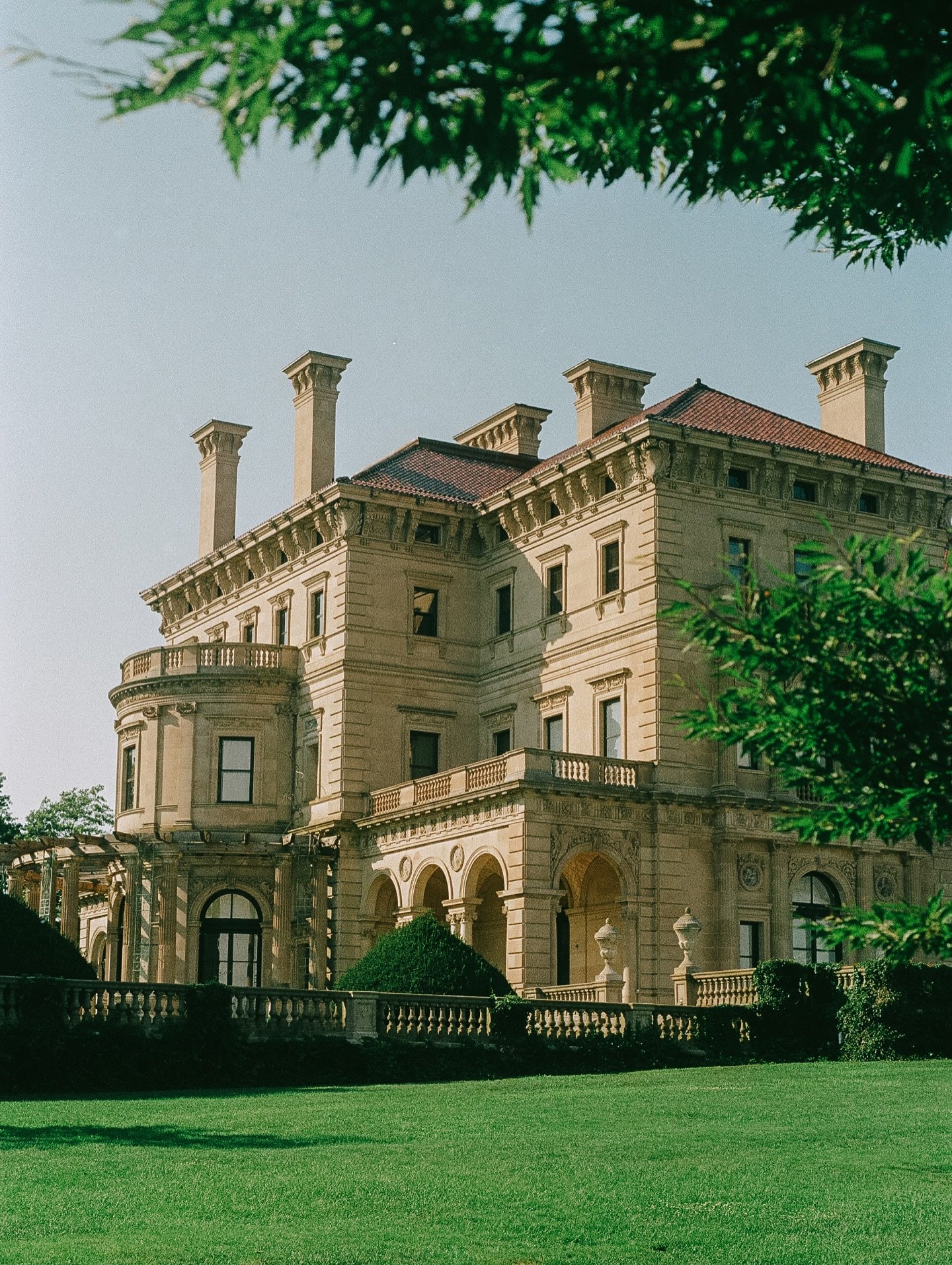 A day woven with elegance, quiet glances, and the kind of grace that only history can hold.

Venue whispers of another era &mdash; every step, every frame, a story.

-

#newportwedding #newportweddingphotographer #rhodeislandphotographer #newenglandw