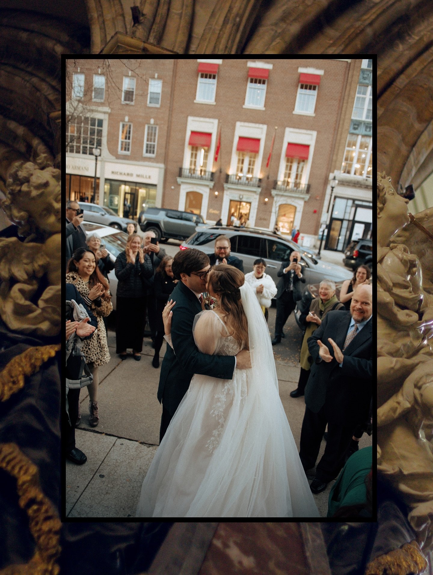 Back to November, one frame at a time 🎞️

Venue: @longwoodvenuesanddestinations 
MUA： @alymackmakeup @emilyfraserhairandmakeup 
Florist: @flowers_instead 
Illustrator: @meiillustrations 

#bostonweddingphotographer #bostonwedding #bostonbride #cinem