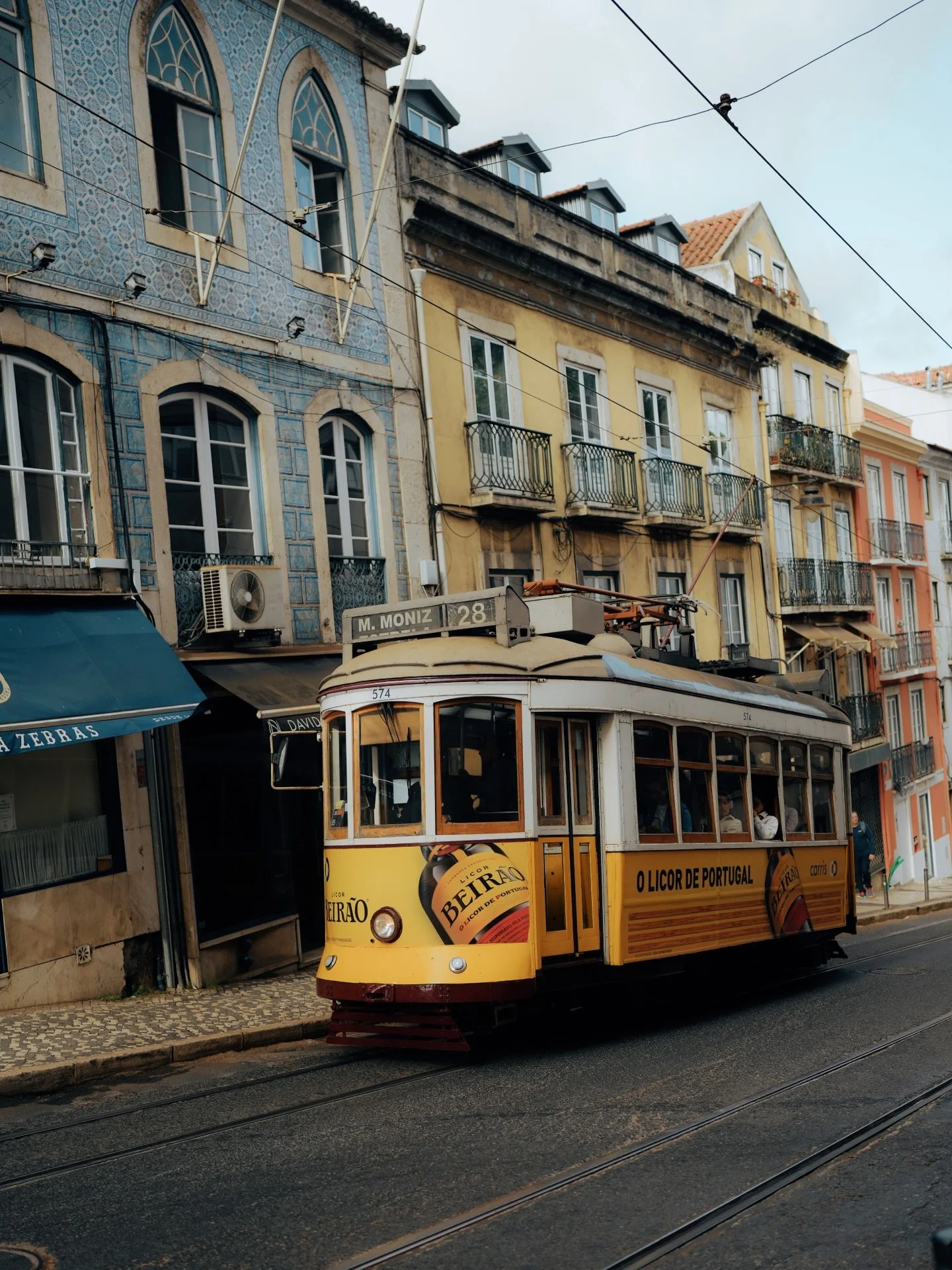 Lisbon, May 🇵🇹
-
#lisboa #streetphotos #cinematicframes #visualdiaries
