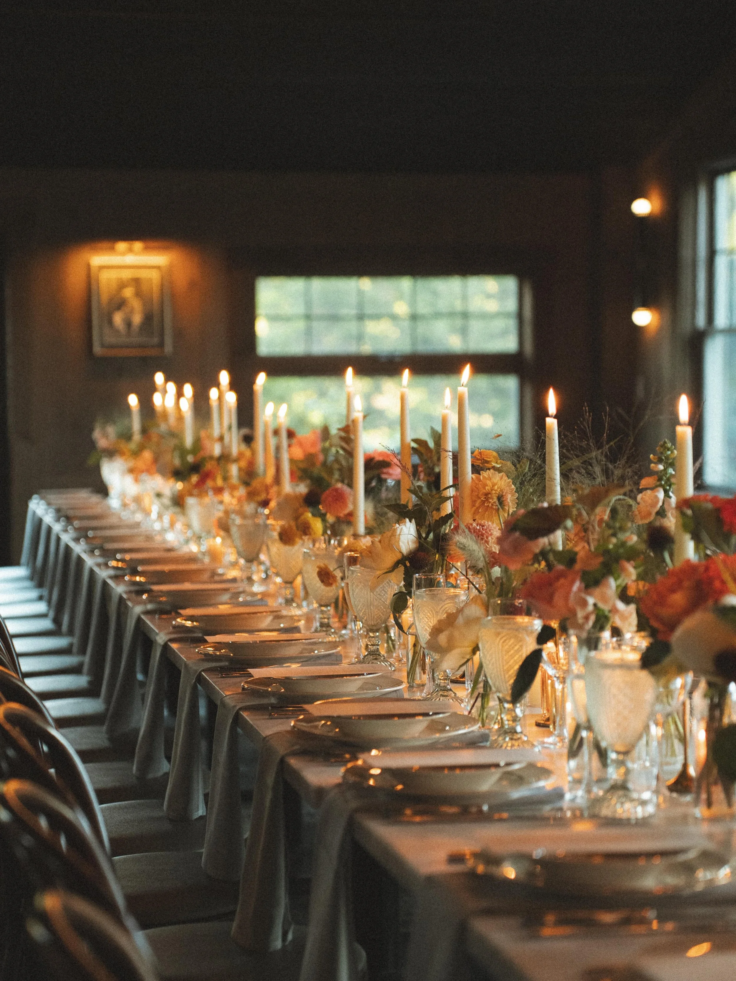 Can&rsquo;t believe we&rsquo;re already entering fall wedding season! 🍂🤎 Erin and Matt&rsquo;s day was filled with cozy colors, beautiful details, and so much love. 

Venue: @wandbylanding
Photography: @summerst.weddings
DJ: @doubleplatinumcelebrat