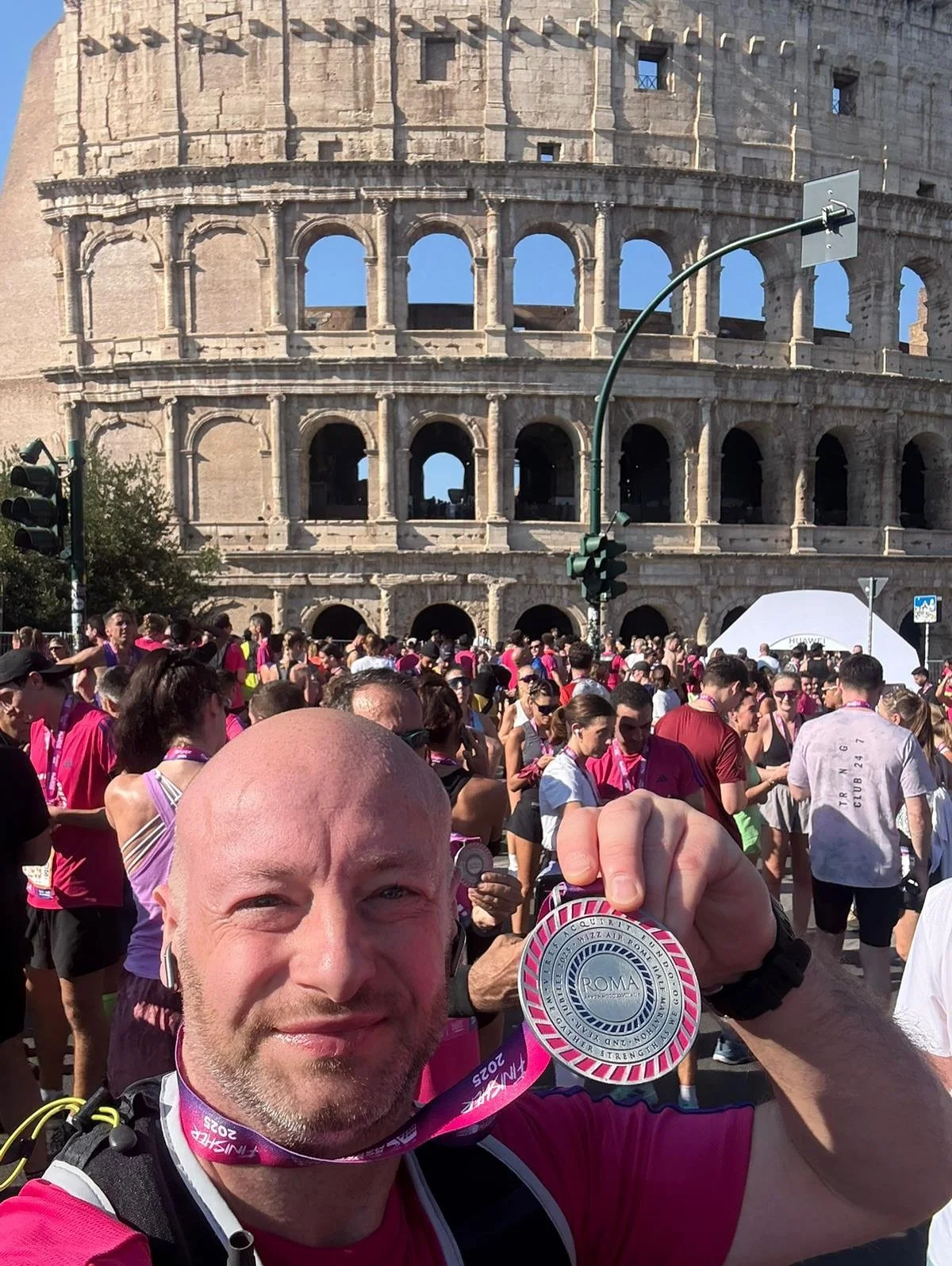It&rsquo;s Monday, you know the drill - congrats to our members who competed in races over the weekend!🏅 #medalmonday 

Rome Half✅
Great South Run✅
York 10 Mile✅

Ft. Adrian getting us in the mood for our club trip to Italy next month for the Milan 