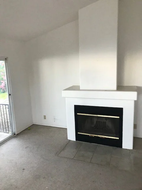 fireplace before.jpg