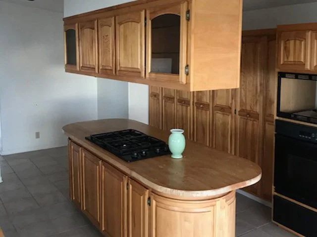 kitchen before.jpg