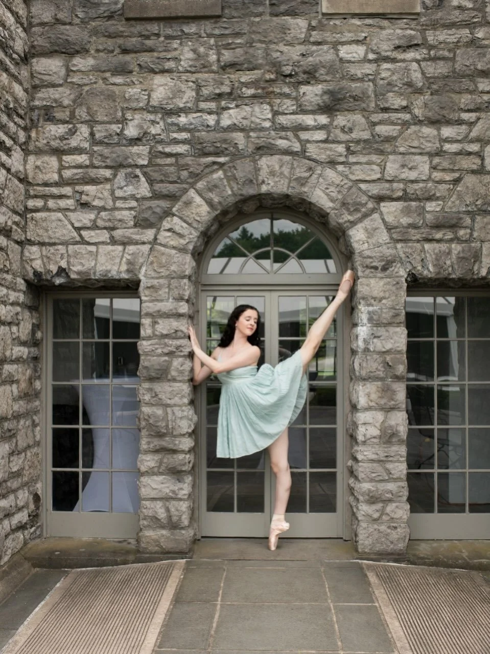 ✨Off to Nashville!🩰

So proud of one of our seniors, Summer Kroll, representing The School of RCB at Nashville Ballet&rsquo;s Winter Intensive this weekend! 

❄️From January 2&ndash;4, she&rsquo;ll train with world-class faculty, deepen her techniqu