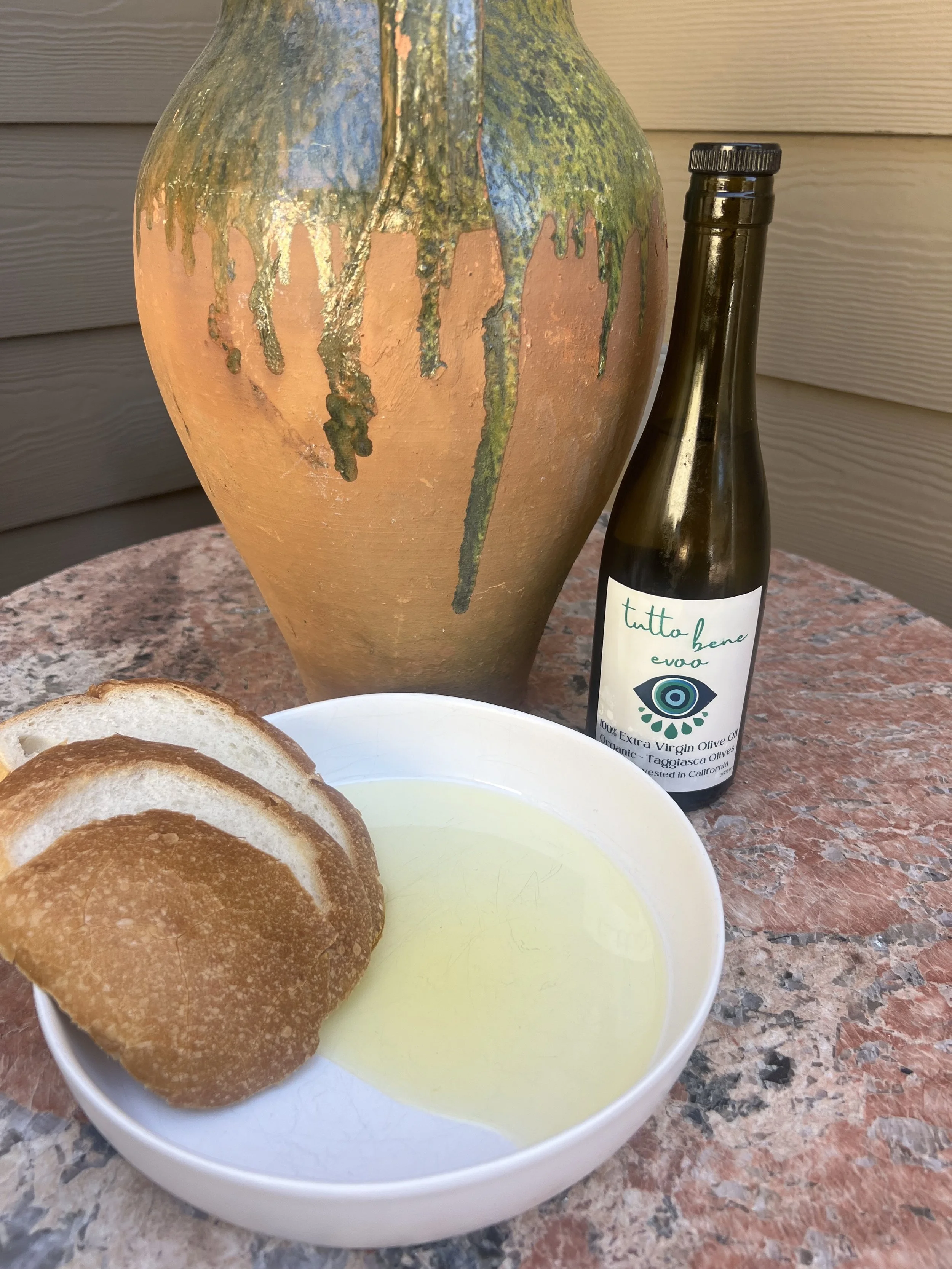 tuttobene_evoo_pottery.jpg