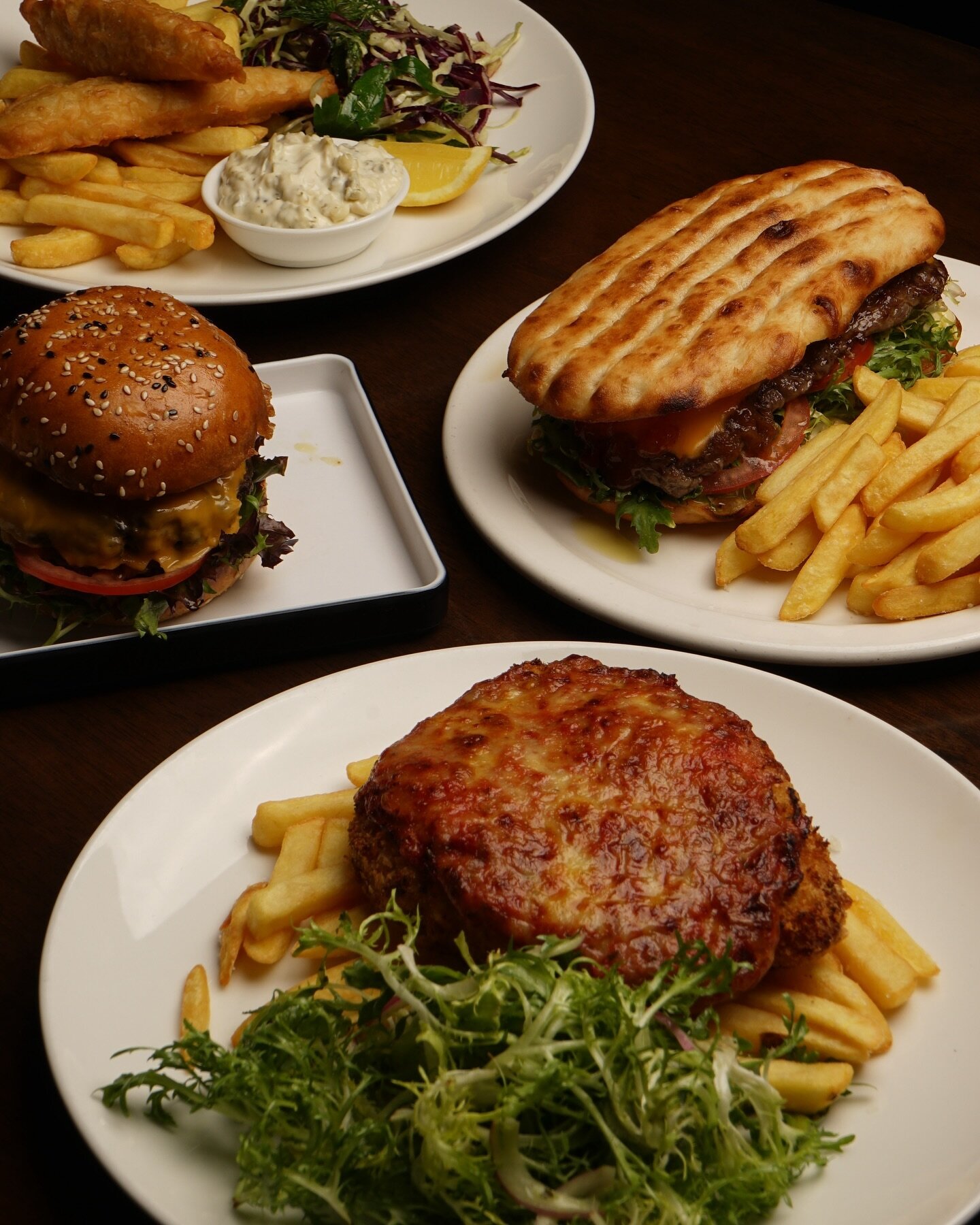 Come on down to Penny&rsquo;s this arvo or for dinner for a well deserved $20 Pub Classic feed and pint in the beer garden! ☀️Choose from our delicious Steak Sanga, Parma, Fish N Chips, or burgers for just 20 buckeroos &hearts;️ (vegan options availa