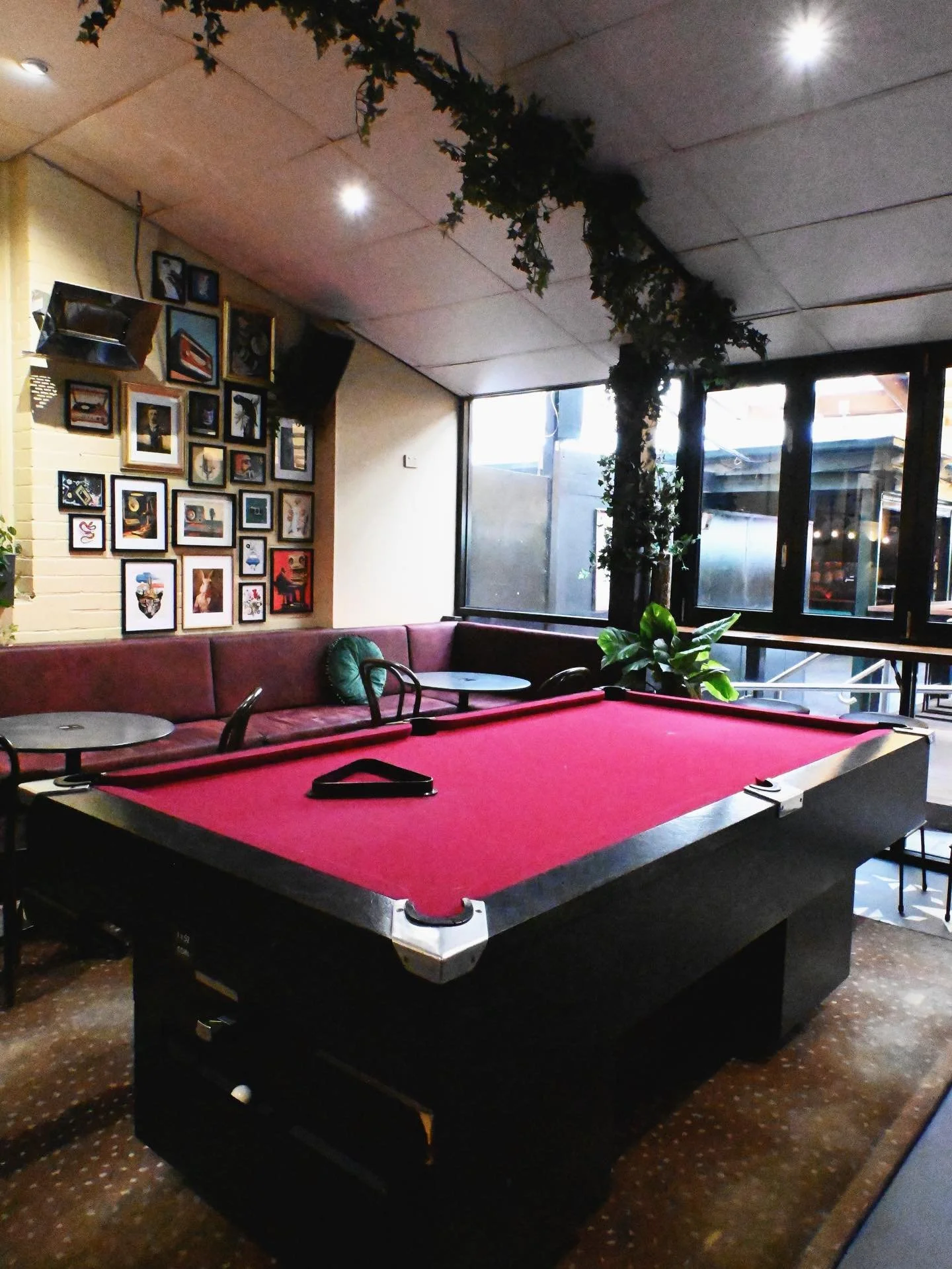 ✨We&rsquo;ve got your FRIDAY sorted✨

5-7pm we&rsquo;re doing the following nonsense:

🍺HAPPY HOUR Cheap pints, spirits &amp; wines. 
+
🍔Burger Night! $15 any burger and chips!
+
🍹2-4-1 on all cocktails (Gotta be the same cocktail though. We&rsquo