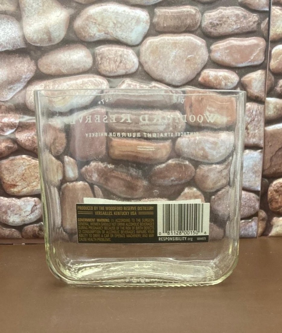 Woodford Upcycled whiskey bottle, holds 17 OZ of wax. Comes with 2 wooden wicks. Great gift for someone special or for yourself.