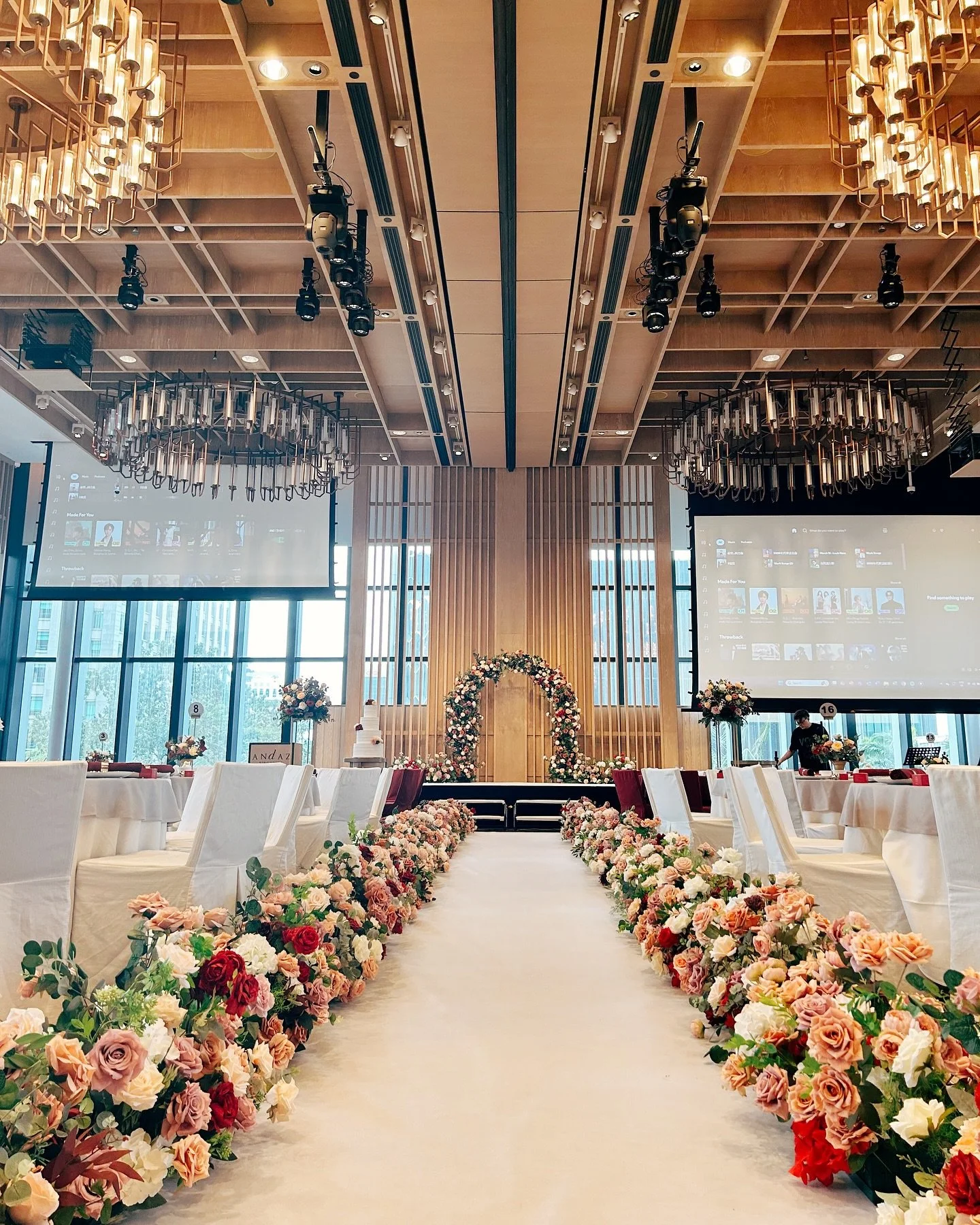 Full aisle flowers &bull; www.alwaysforeversg.com