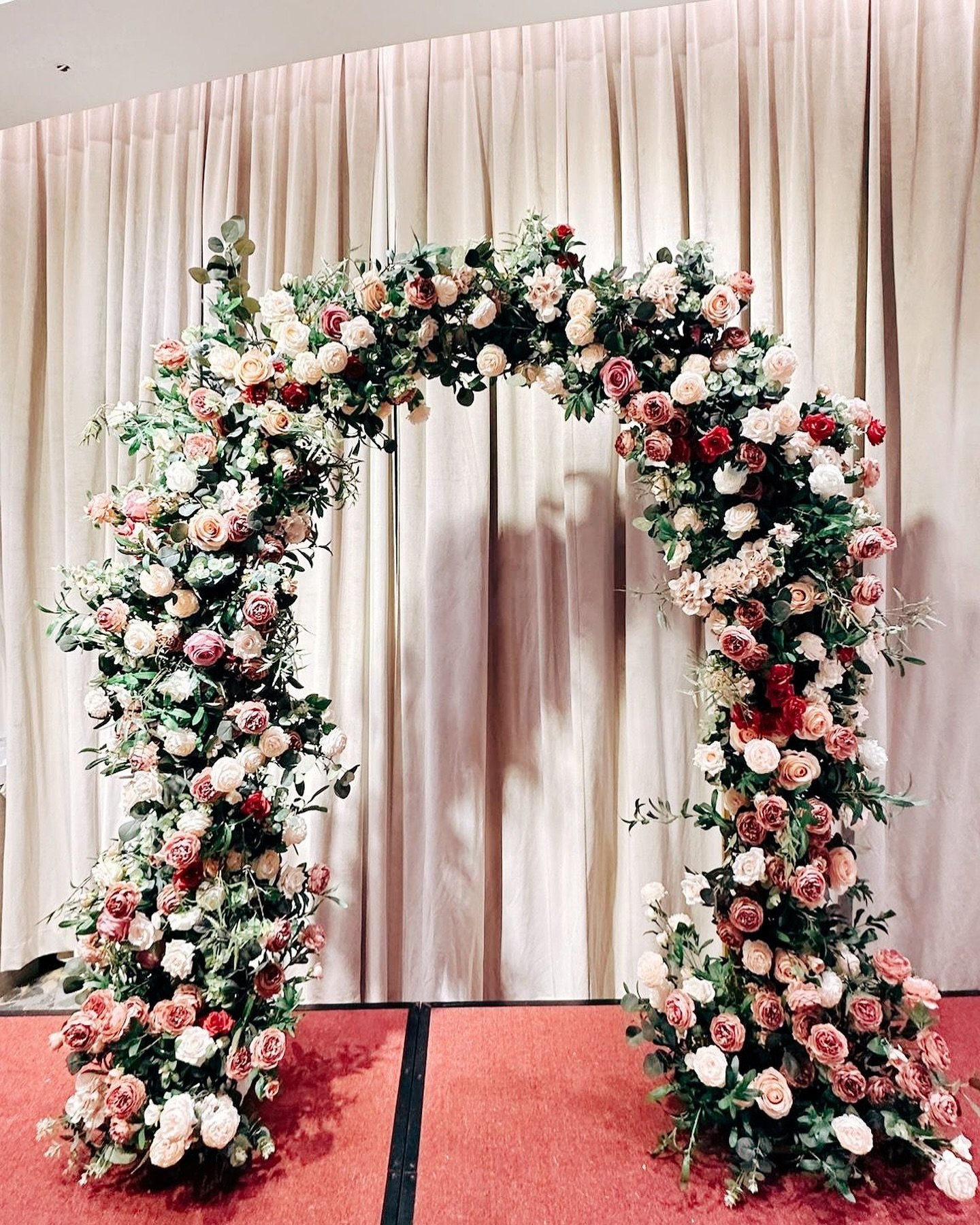 SG60 promo $60 off our lush flower arches ❤️ www.alwaysforeversg.com