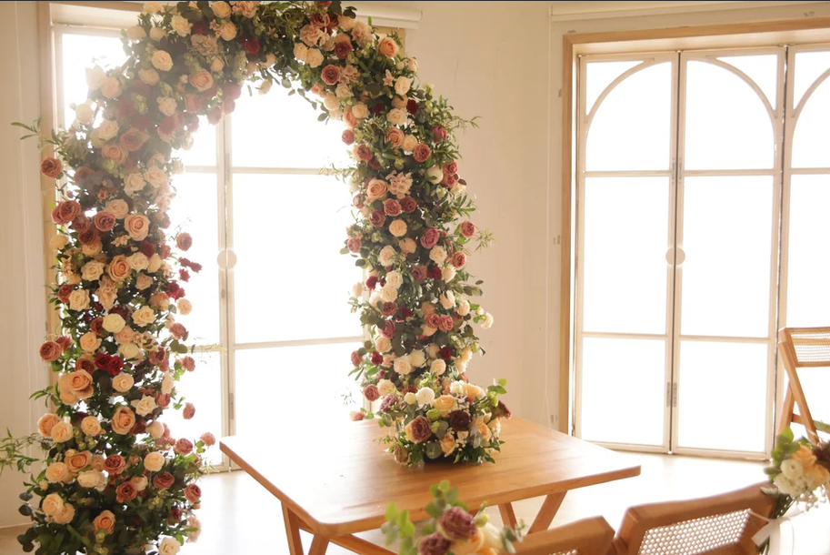 How to Choose the Perfect Wedding Floral Arch for Your Backdrop