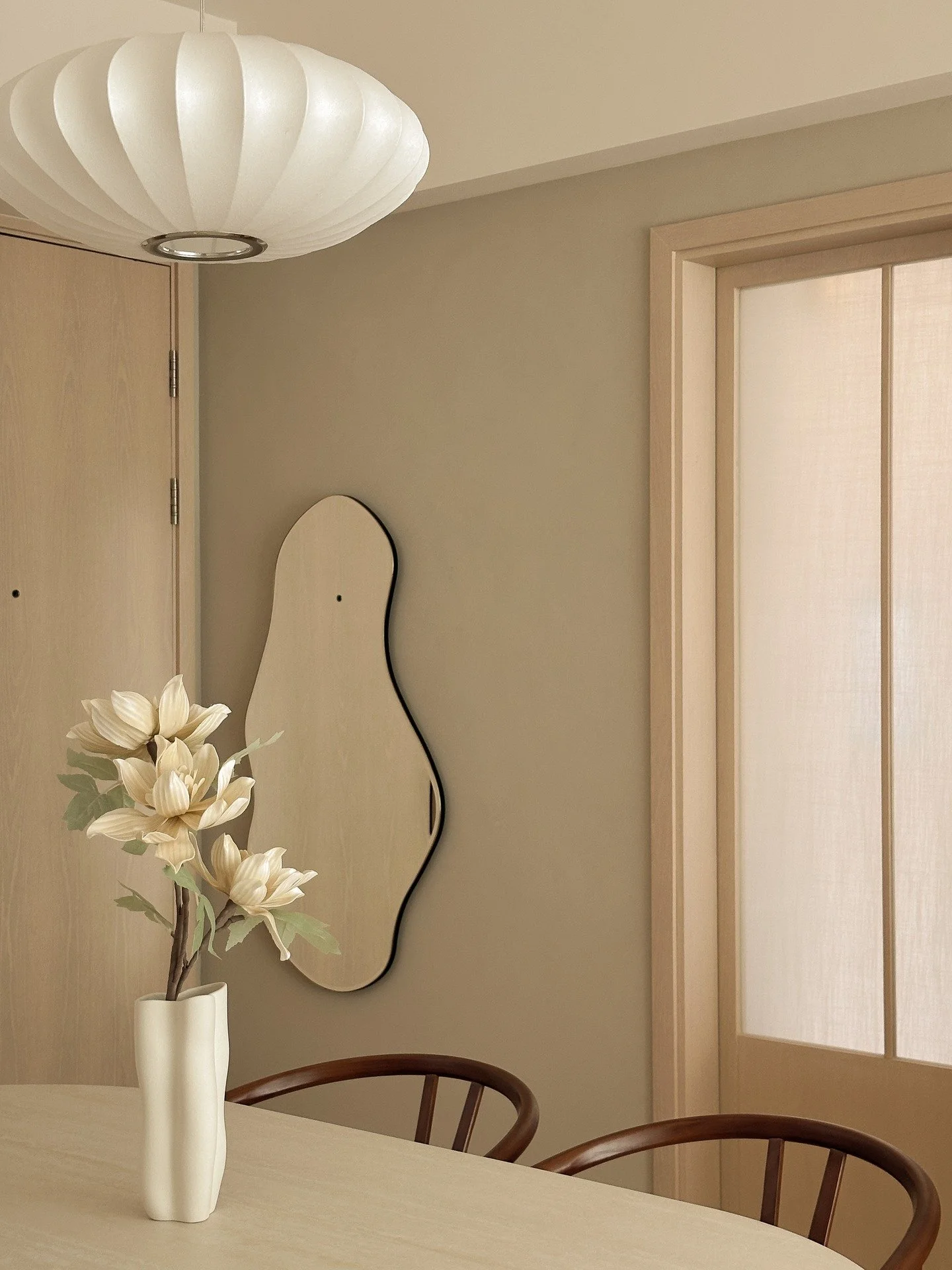 This home whispers Japandi serenity &mdash; warm beige walls, gentle organic curves and natural wood tones that feel like a soft embrace. Subtle details bring quiet life without ever disturbing the calm. 🍂

#maedesignstudio #hkinteriordesign #minima