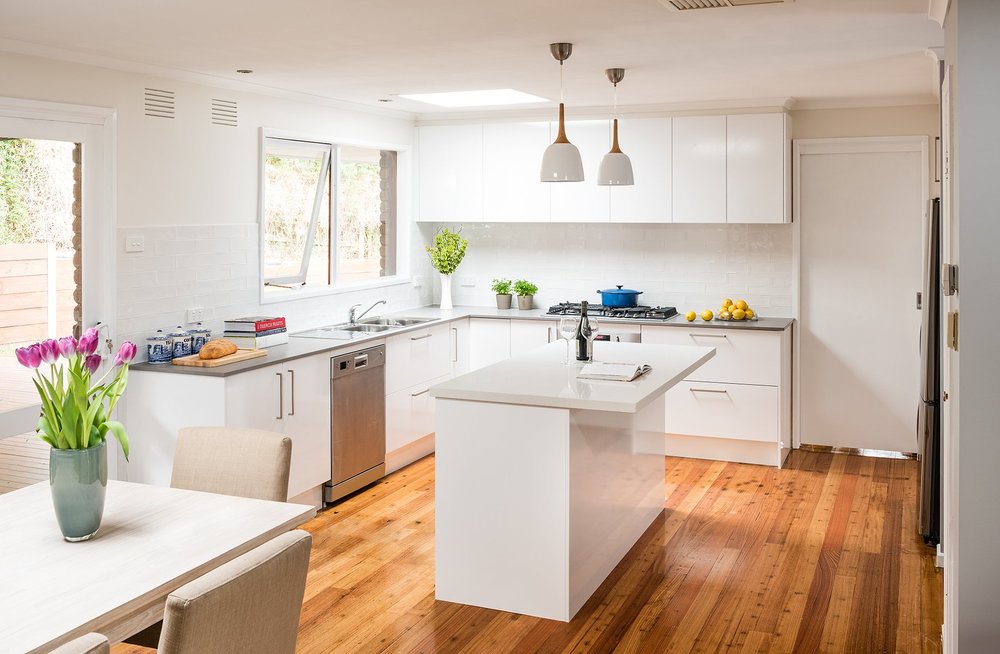 MALDON Modern White Kitchen with Subway Tile Splashback | Smith & Smith