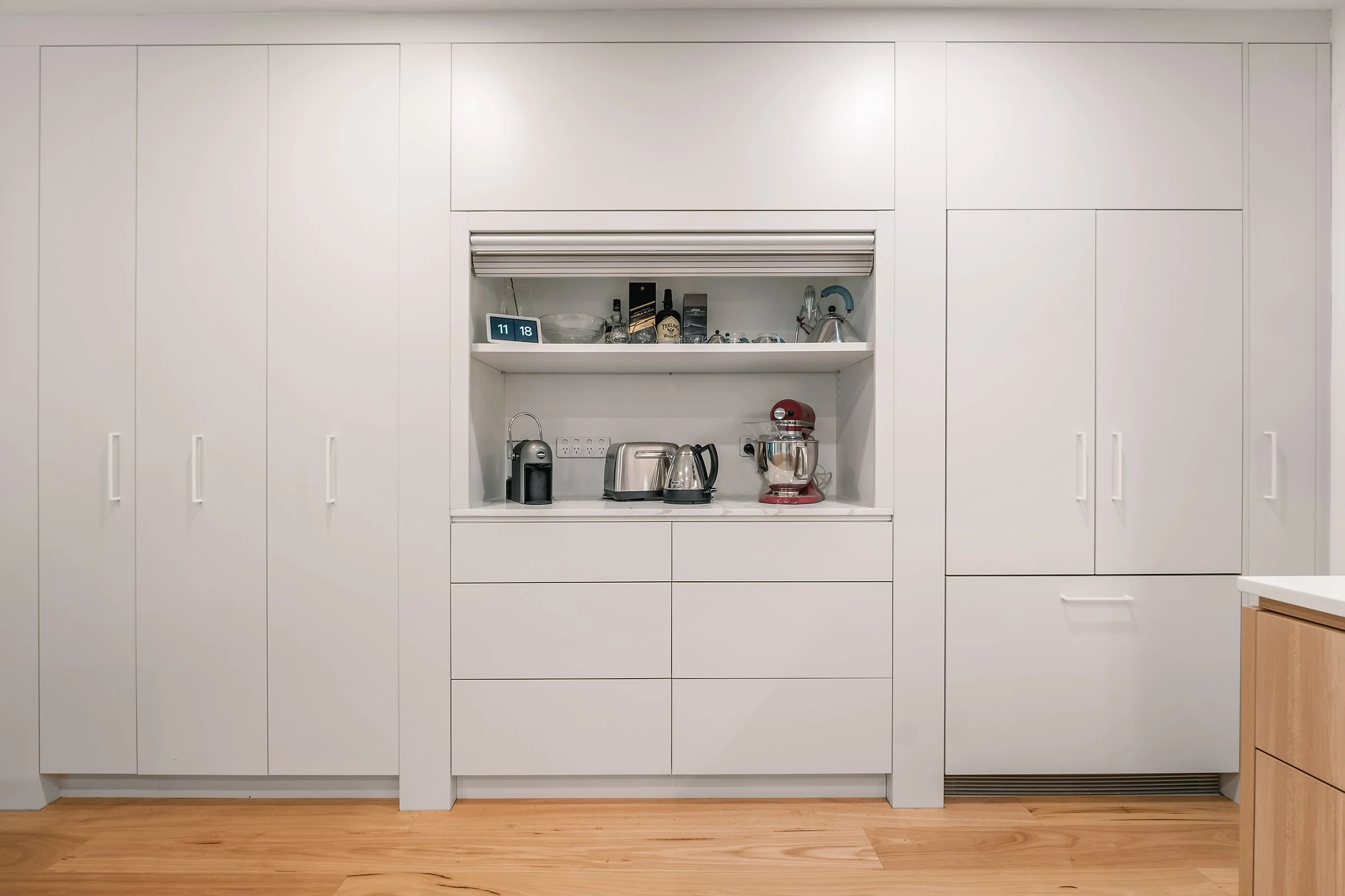 LEIGH | White & Timber Modern Kitchen with Marble Splashback | Smith ...