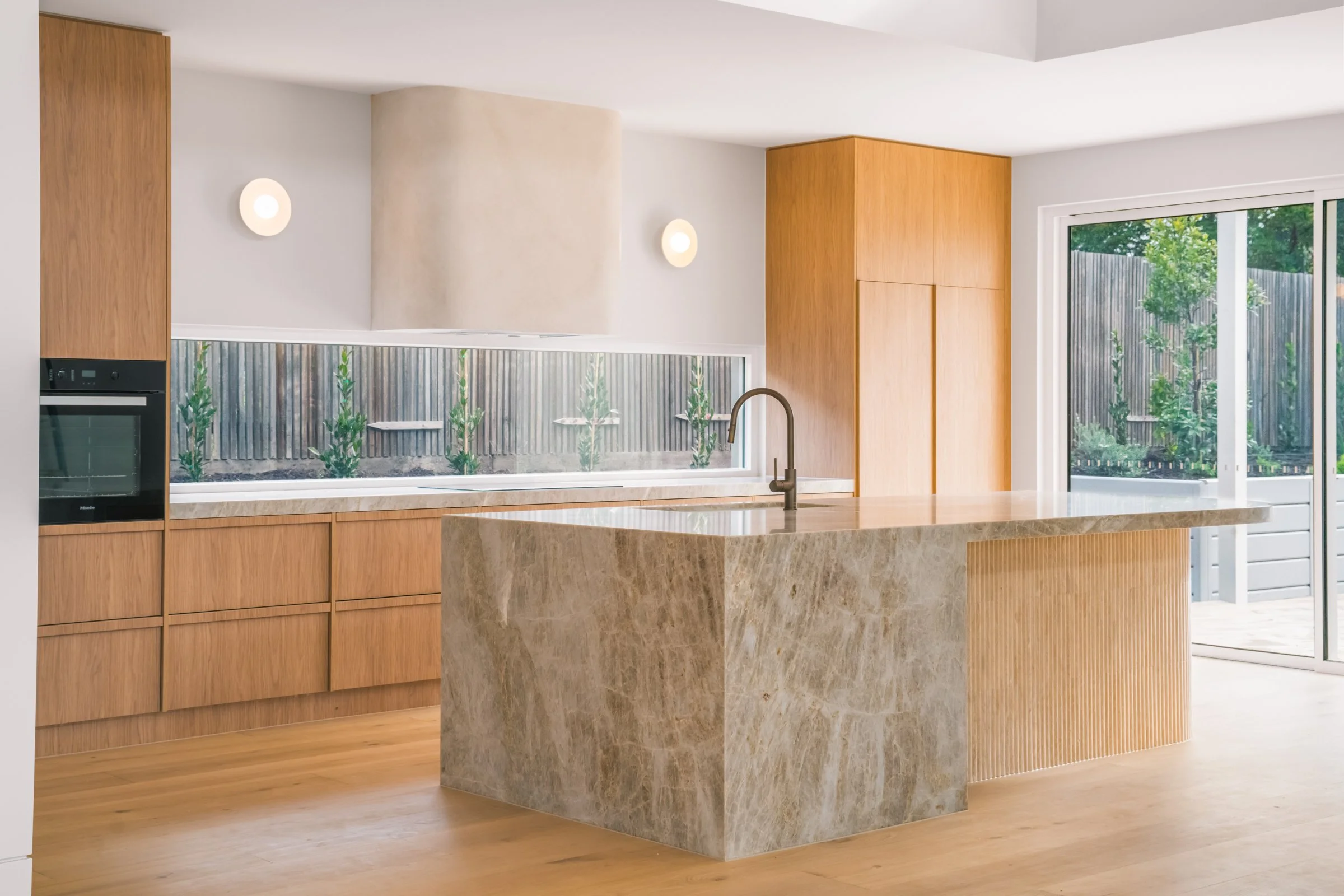 LONSDALE  Contemporary 