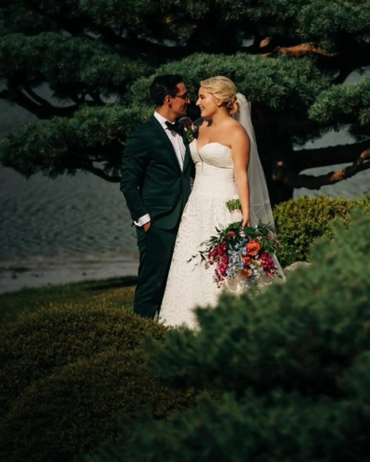 Kelly and Carlos 🤍
9.12.25

Loved the whole day and team. Thanks @simplyelegantxo and the best assistants @ryanmoorephotography @studiofinch #chicagobotanicgarden #cbgweddings #chicagoweddingphotographer