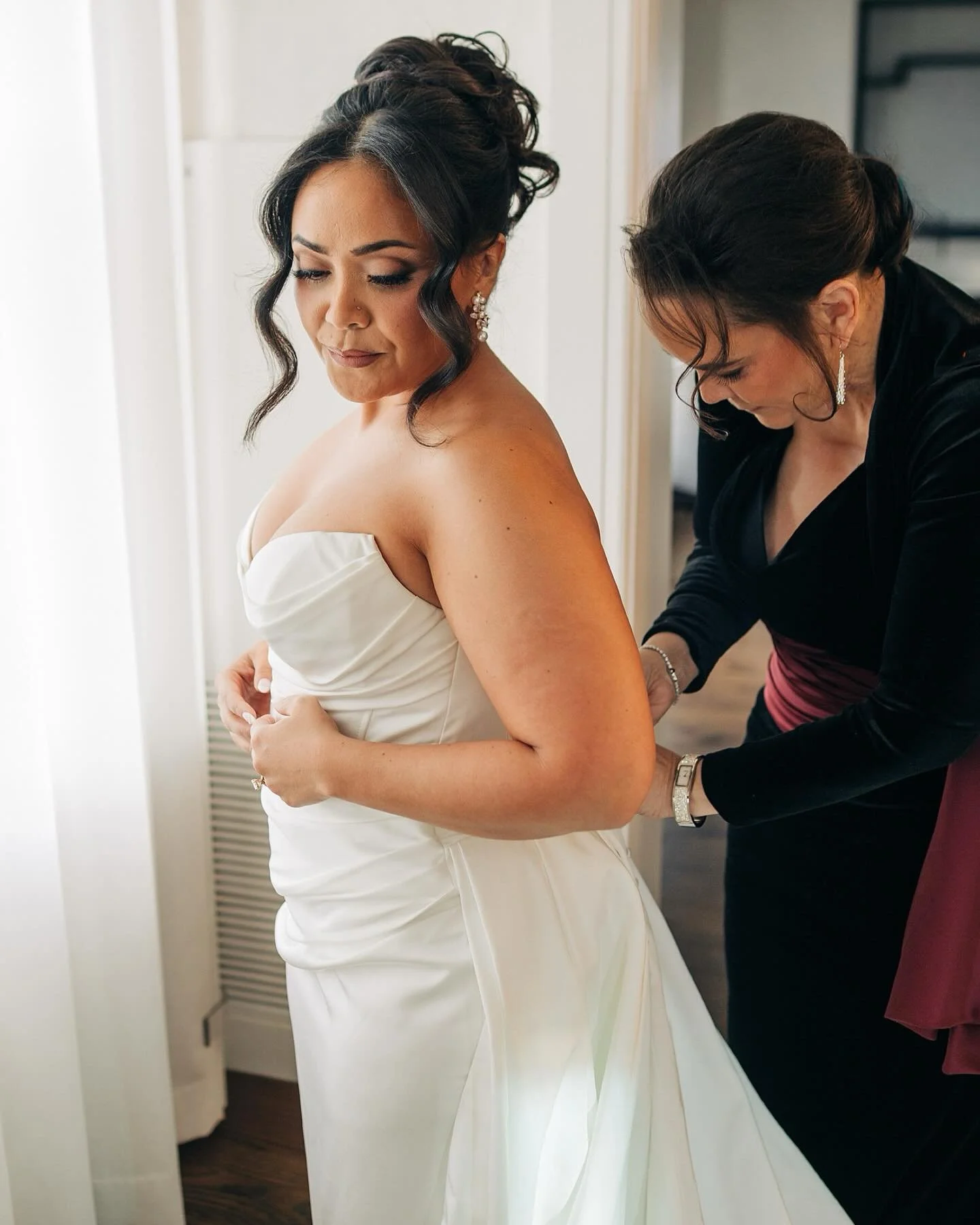 Congrats to Jasmine and Sam! 

Our first wedding of 2026 set the bar high even if the temps were low. ❄️ So many beautiful moments and so much love. 

Planning: @simplyelegantxo 
Flowers: @flowersfordreams 
Venue: @interconchicago 
Hair and Makeup: @