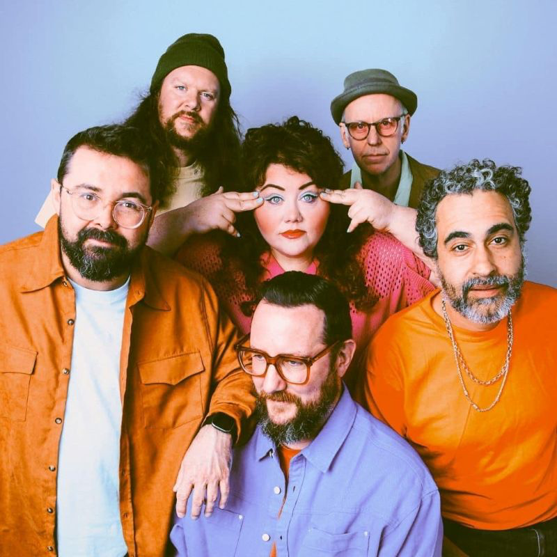 DEC 4: RÍOGHNACH CONNOLLY & HONEYFEET