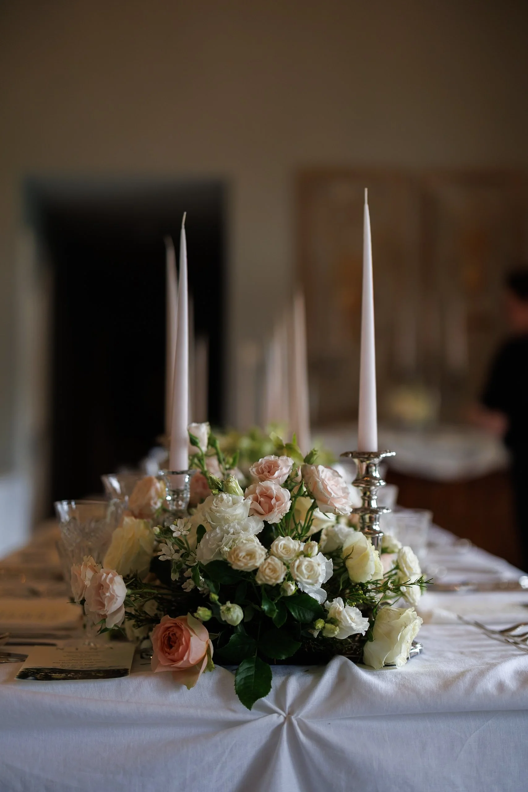 Table meadow Wedding flowers pink and white