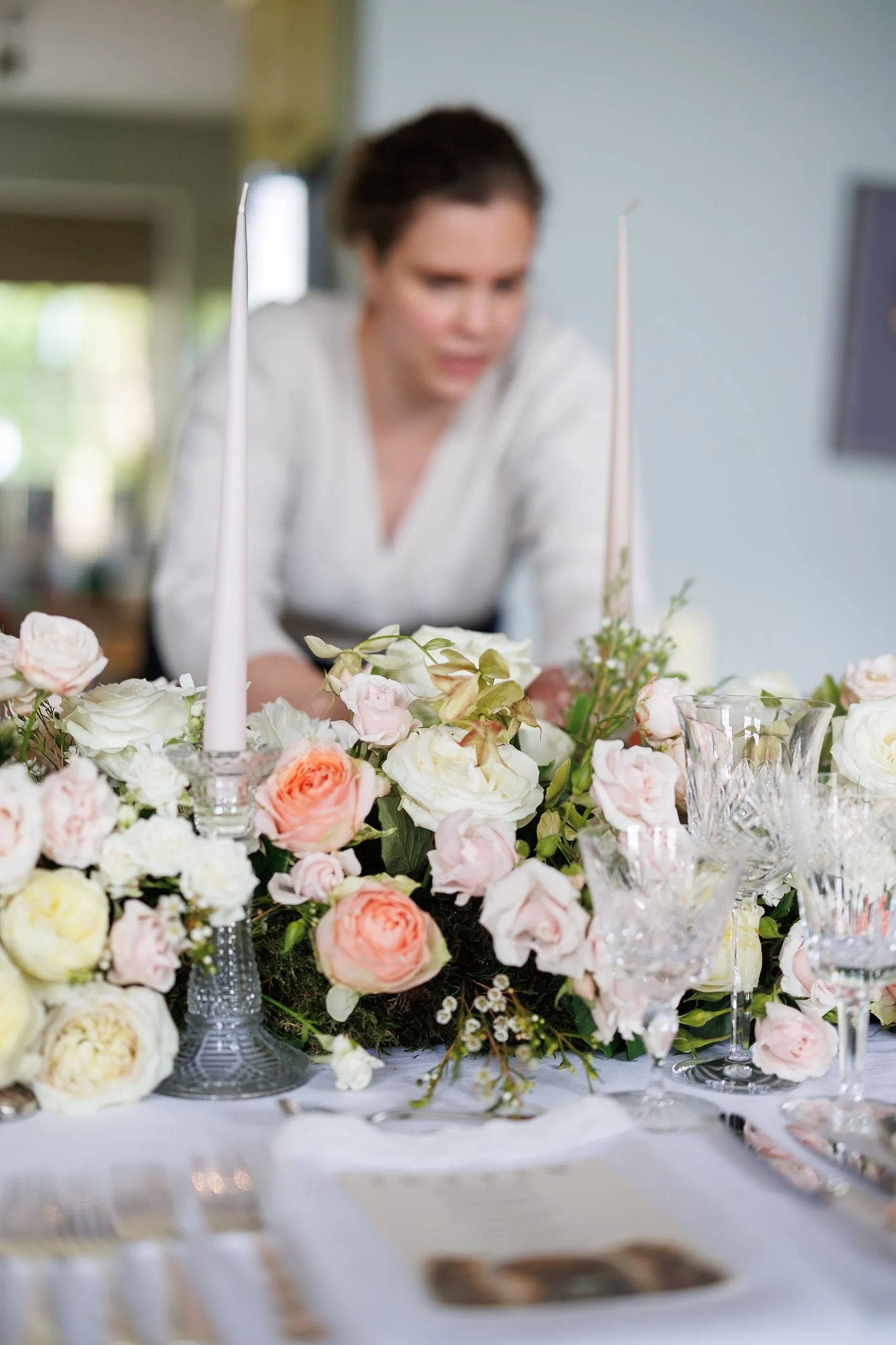 Set up Yesca's flowers luxury wedding table design
