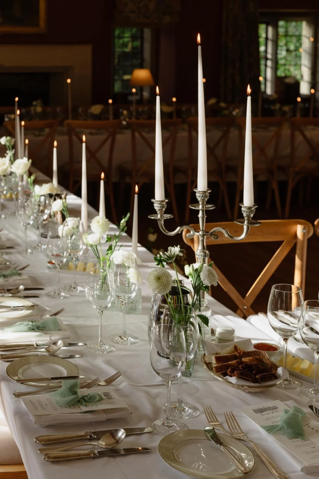 Wedding flower table setting. Elegant candles and budvases.