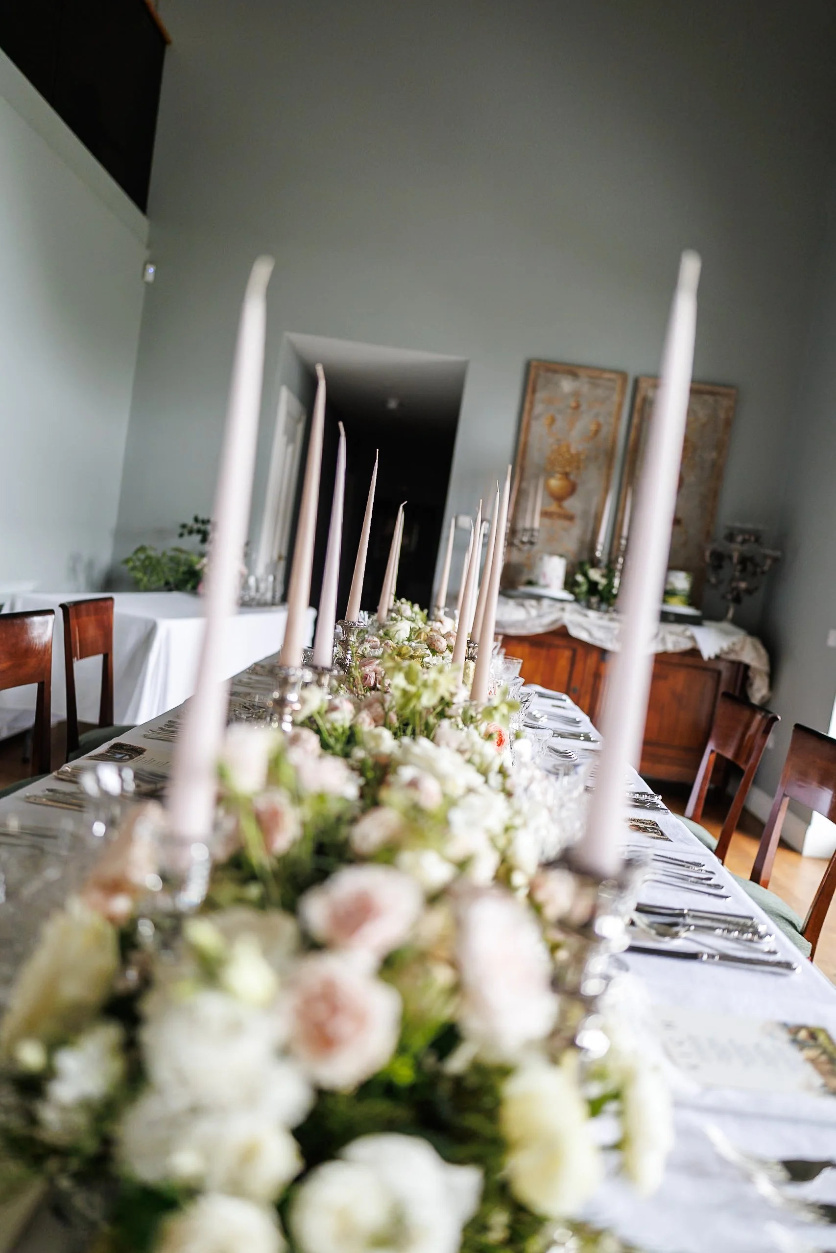 Dinner table wedding flower meadow