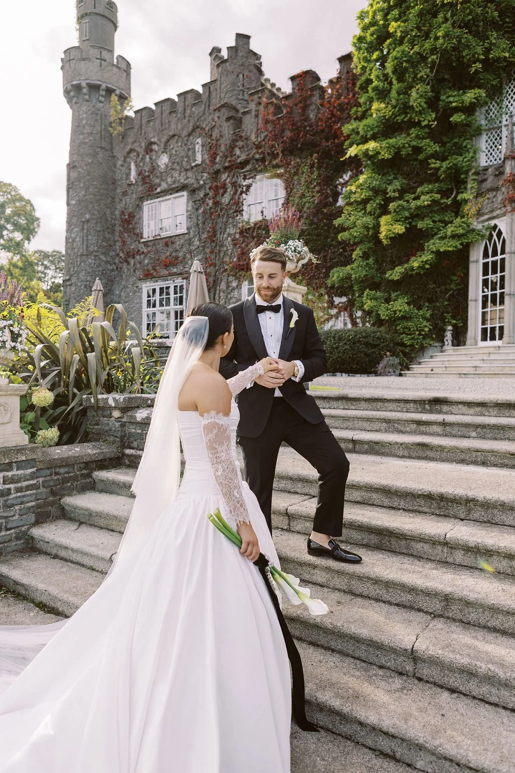 Bride and groom Castle wedding Ireland