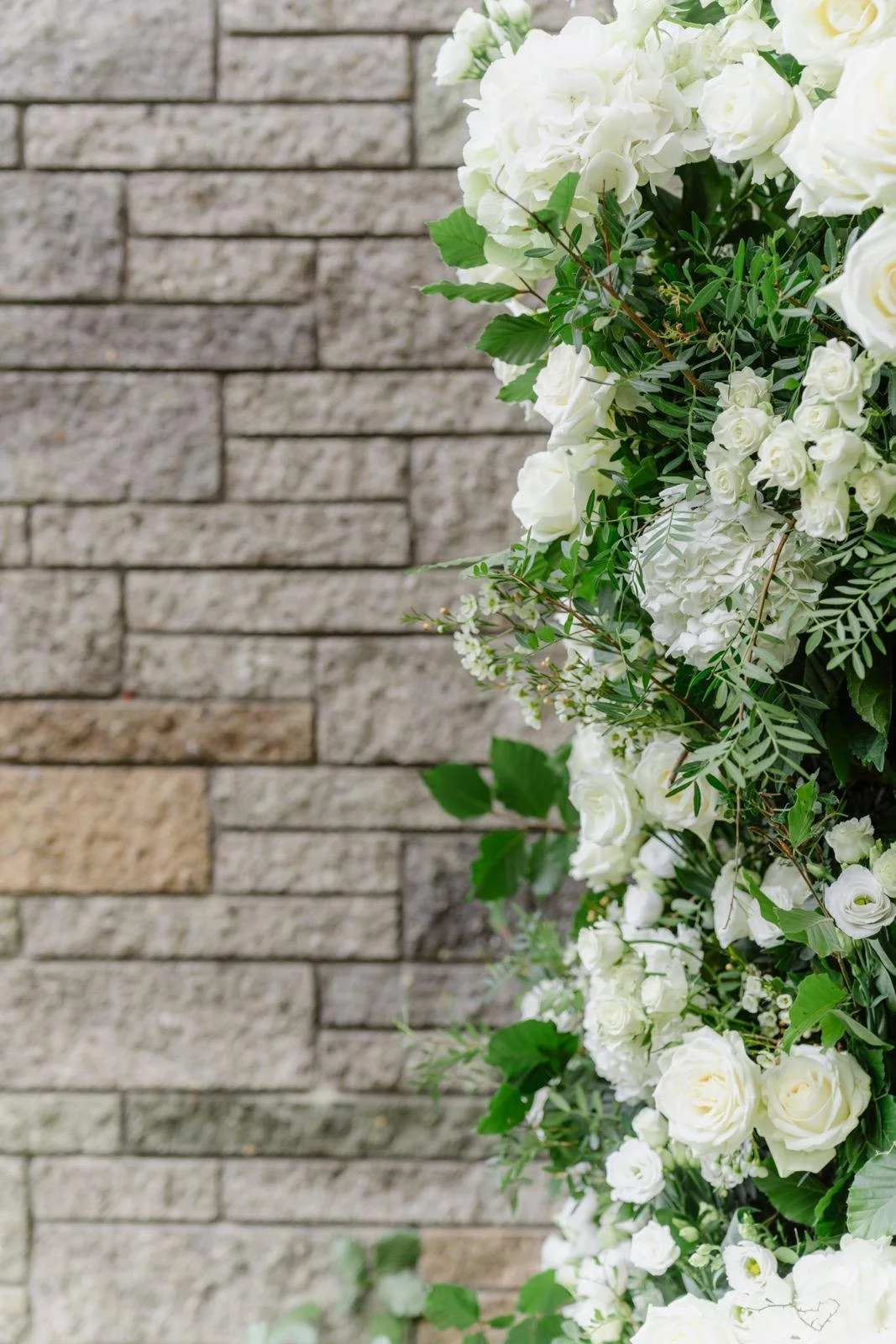 Close up flower arch white and green