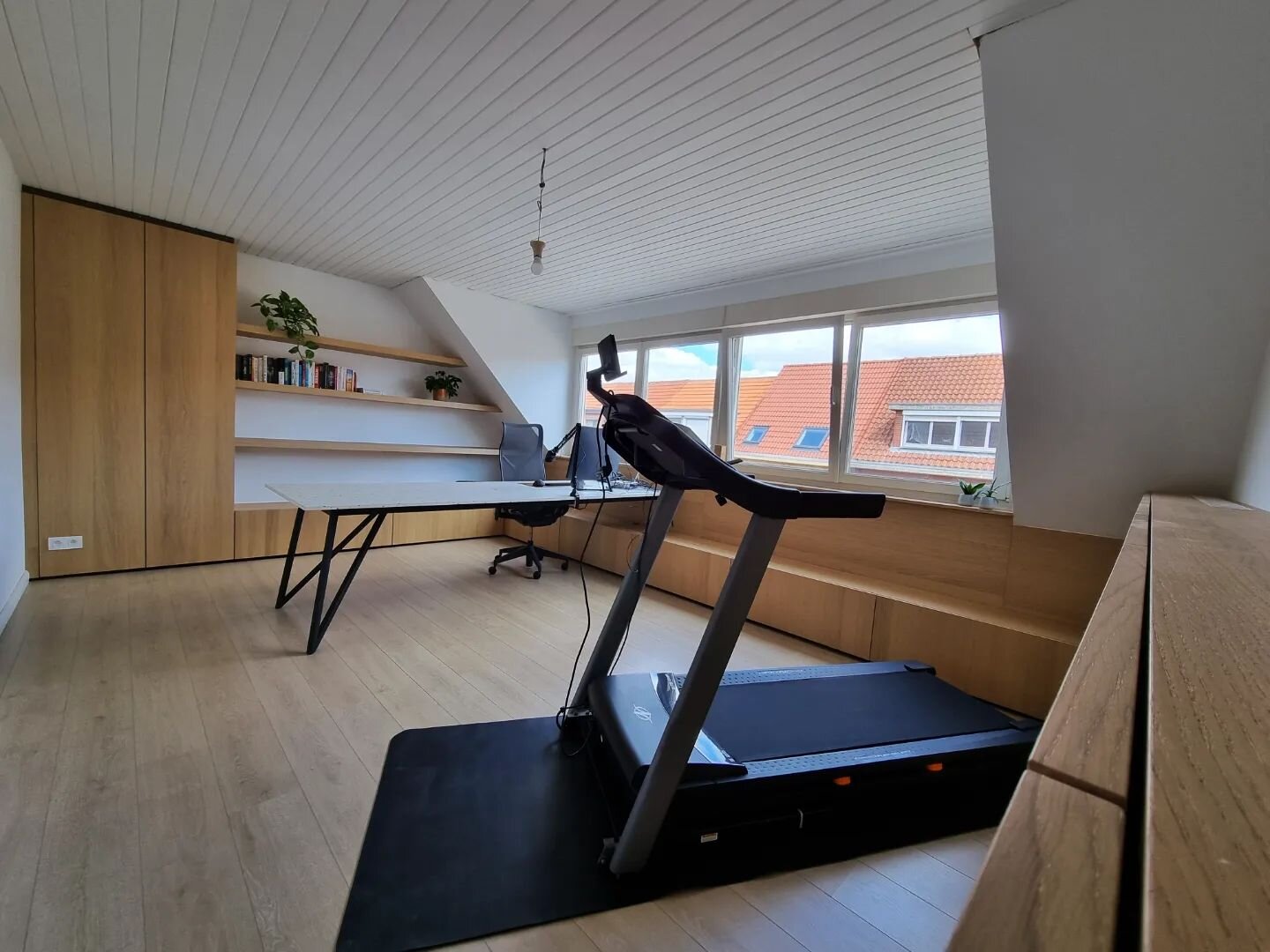 Home office ready for use!! 

#interieur #interior #woodwork #houtwerk #maatwerk #bureau #homeoffice #oakveneer #eikfineer #shinnoki #ivoryoak #terrazolook #steelwork #blacksteel #madeinbelgium #floatingshelves