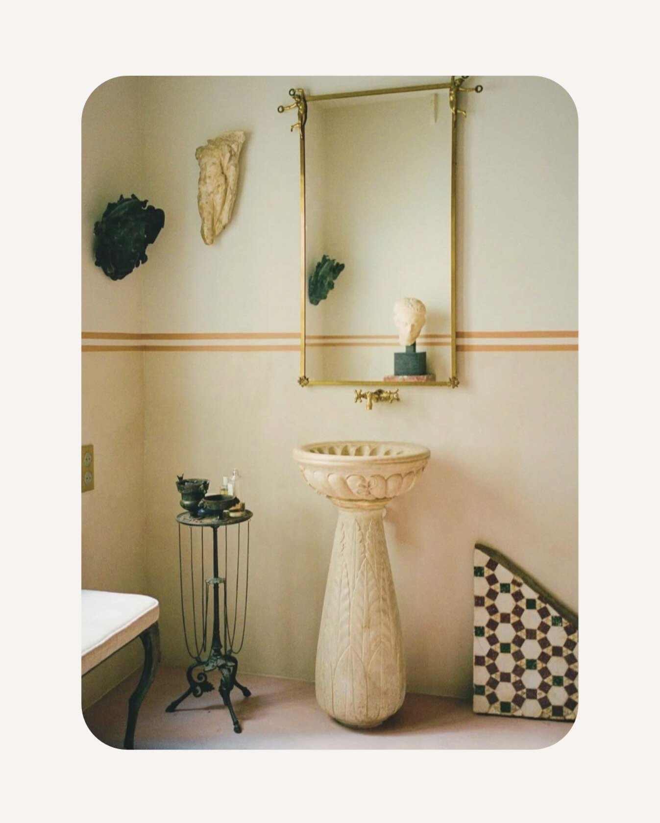 The stunning bathroom of gallery owners @galerie.chenel via @neptune_papers 🏛️