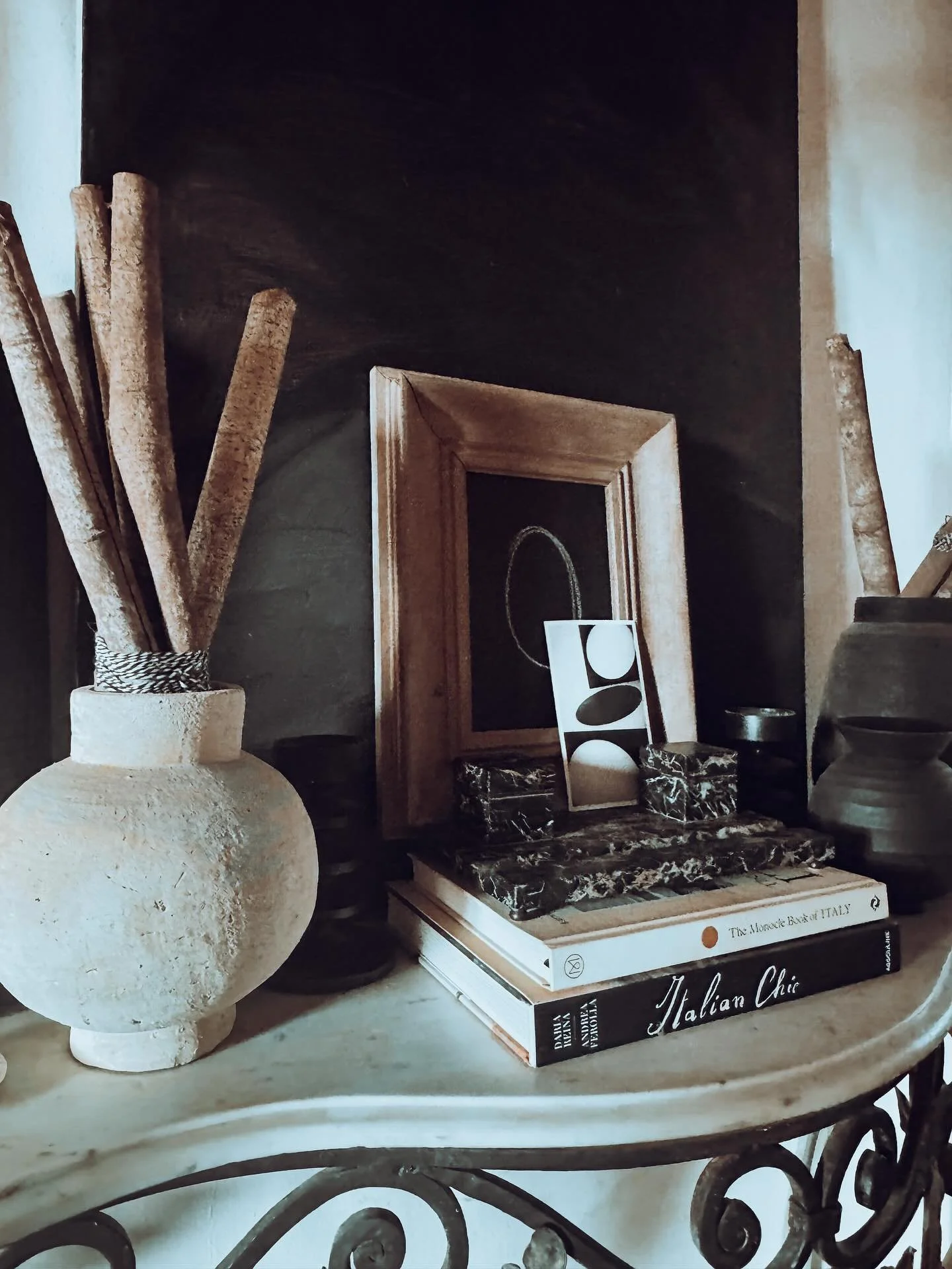 Cinnamon sticks and smoky scents.  November mood 🕯️