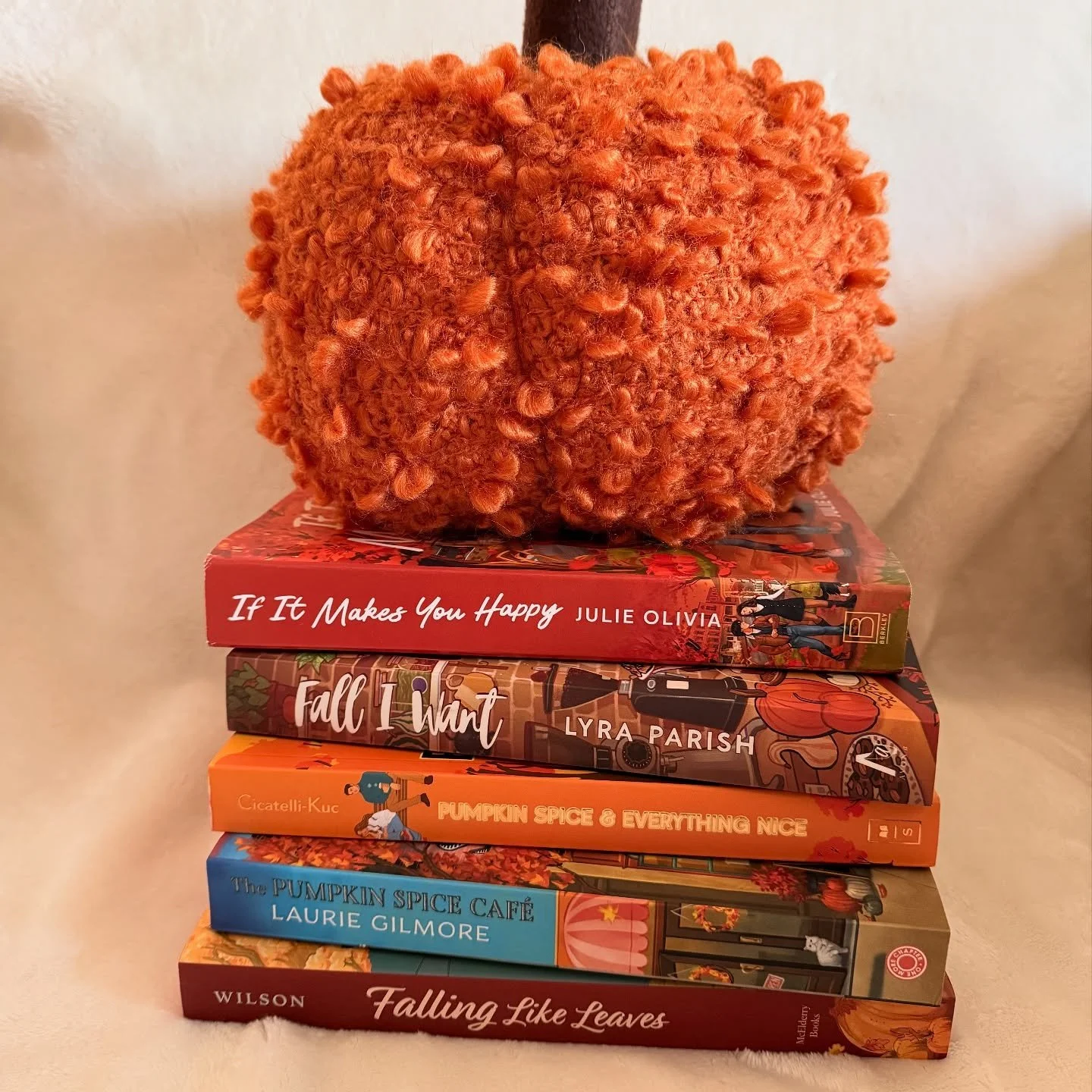 Love getting lost in fall romance 🎃🧡 🍁 I am almost done with Fall I Want and it&rsquo;s so good! 

#lyraparish #falliwant #septemberstack #romance