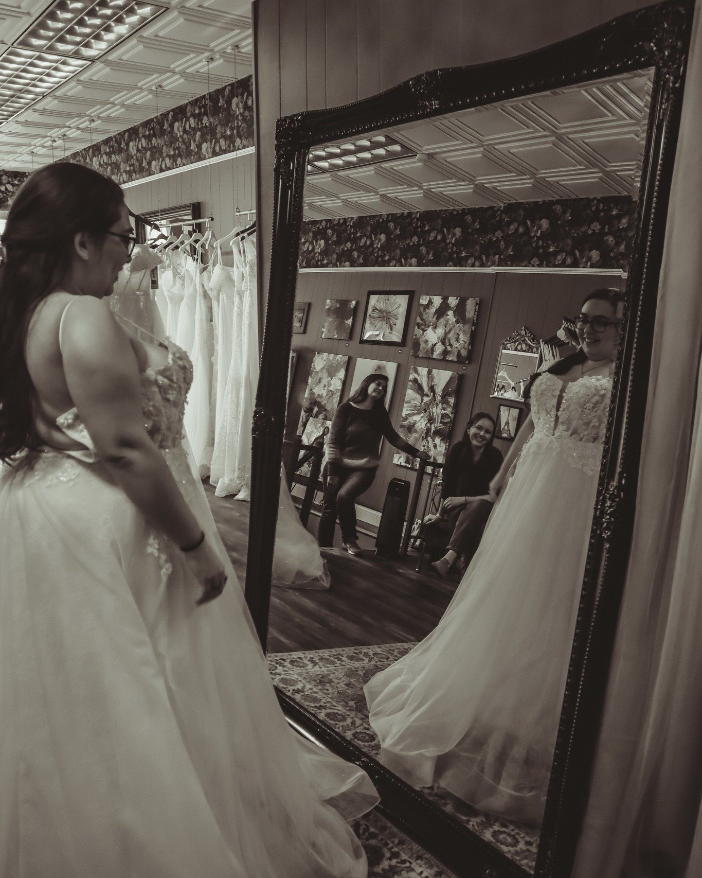 our stunning bride Lauren Rose said YES to her @ariabride_official dress and tied the knot a few months ago🥀✨ cheers to a lifetime of love and happiness 🥂