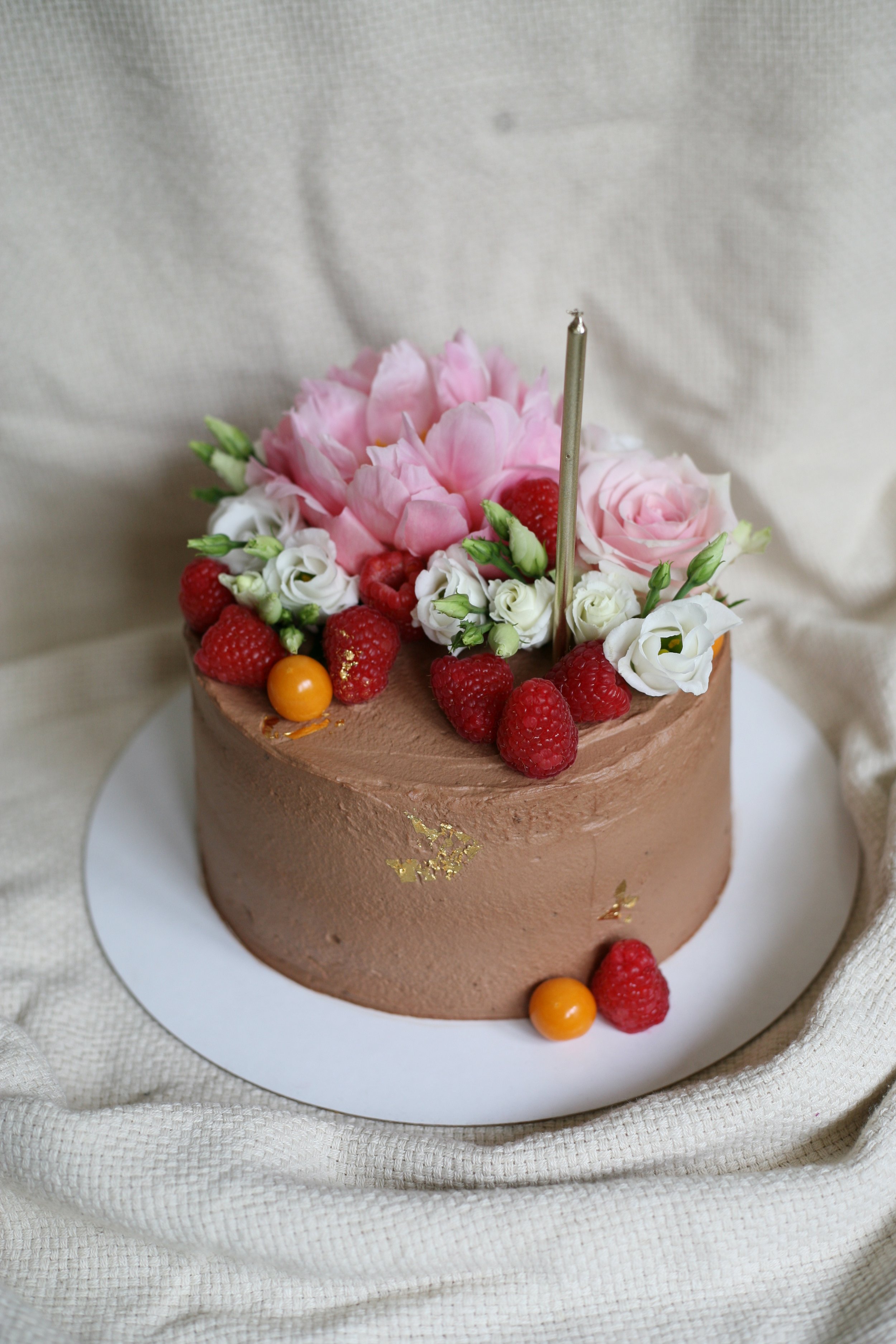 Čokoládový dort s malinami