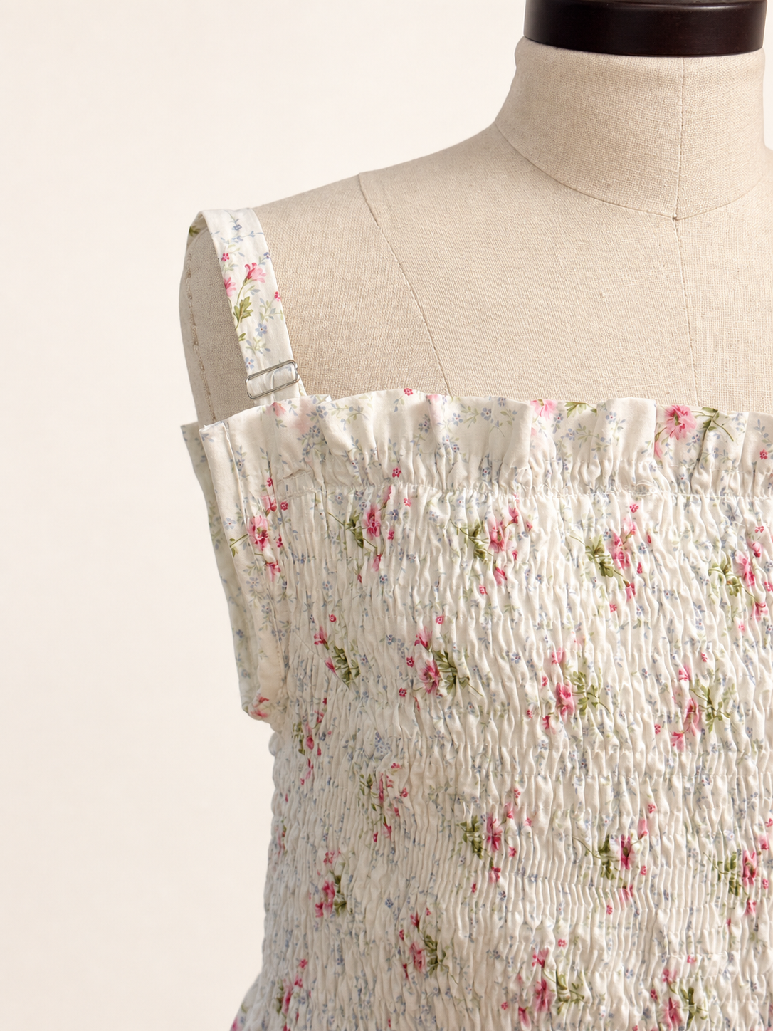 floral-05-strap-detail.png